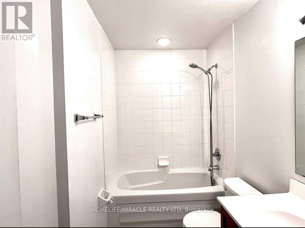 1605 - 388 Prince Of Wales Drive, Mississauga, Ontario  L5B 0A1 - Photo 3 - W13163272