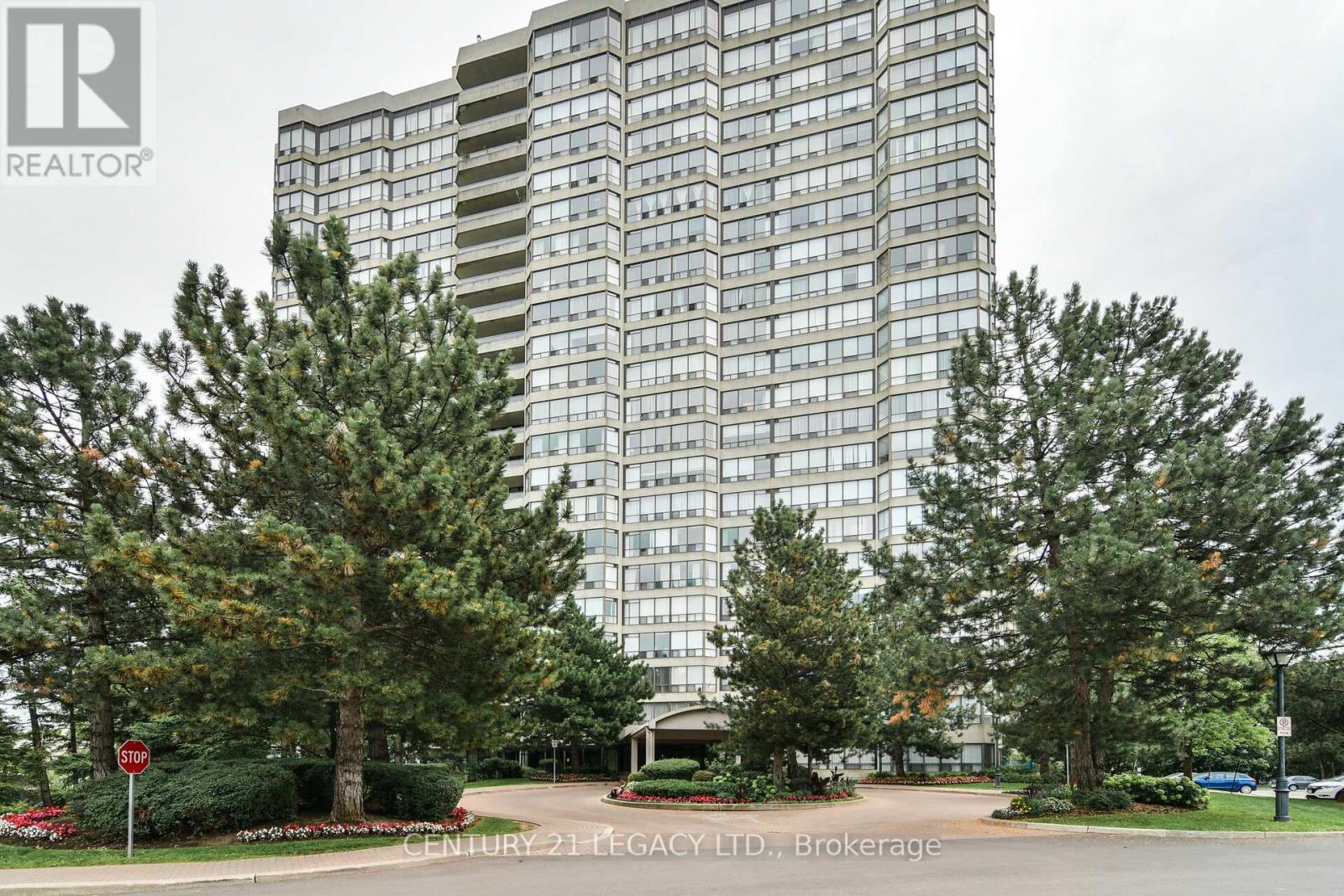 404 - 24 Hanover Road, Brampton, Ontario  L6S 5K8 - Photo 1 - W13163296