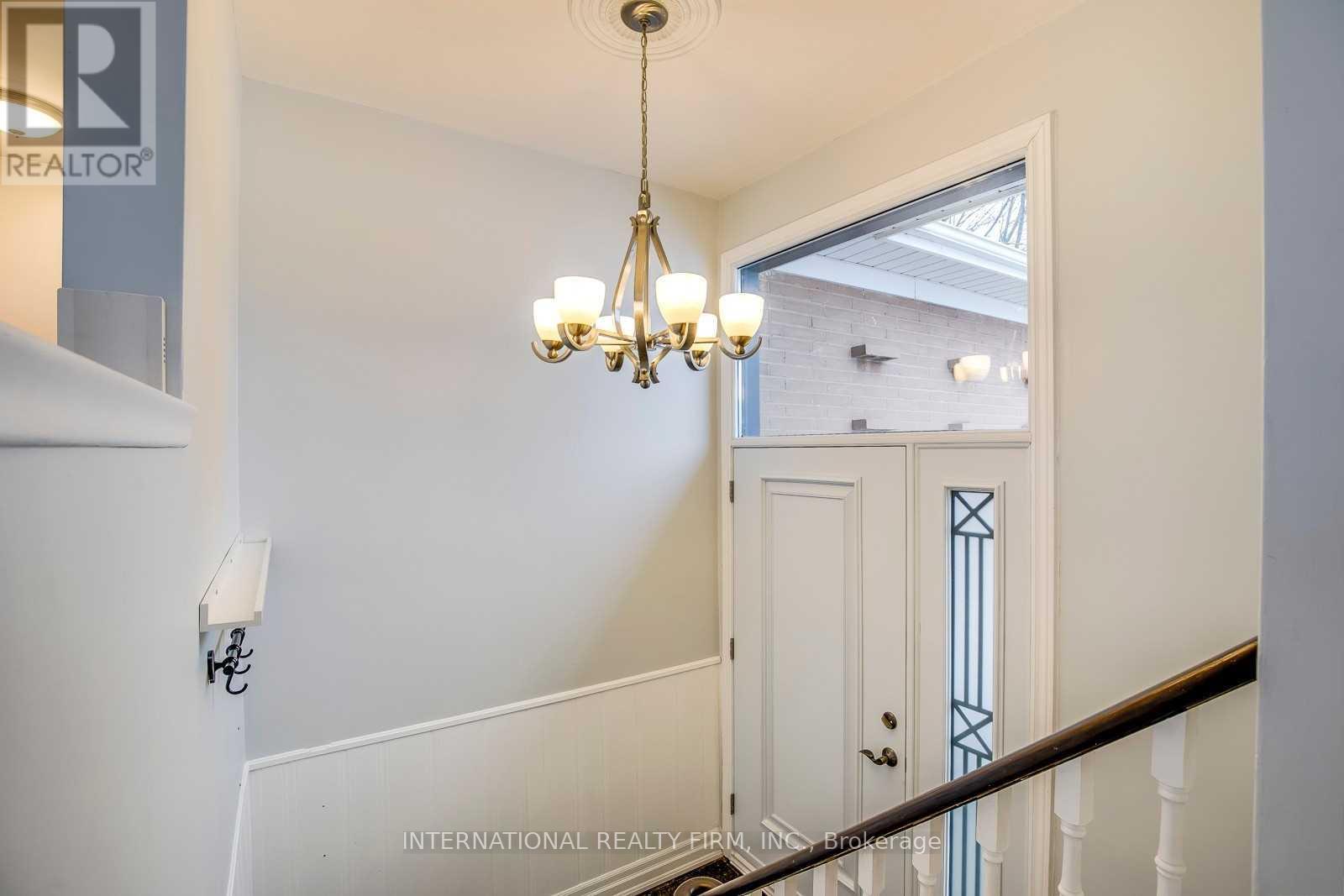 1327 Sheldon Avenue, Oakville, Ontario  L6L 2P9 - Photo 2 - W13163316