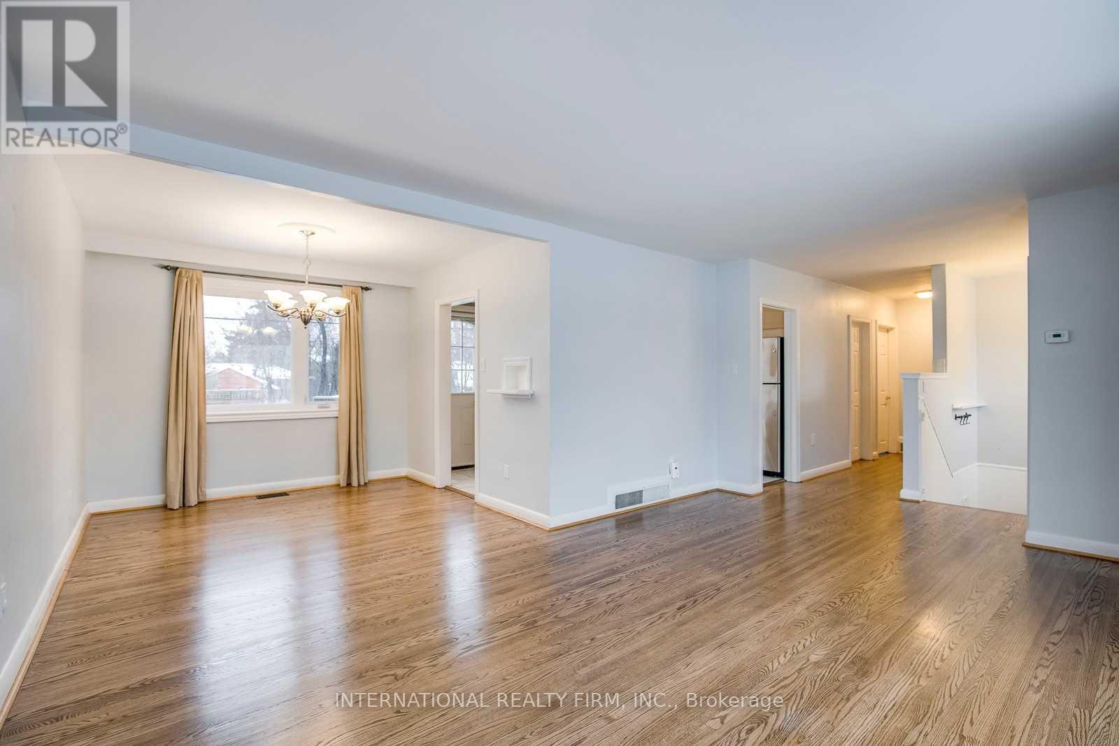 1327 Sheldon Avenue, Oakville, Ontario  L6L 2P9 - Photo 4 - W13163316