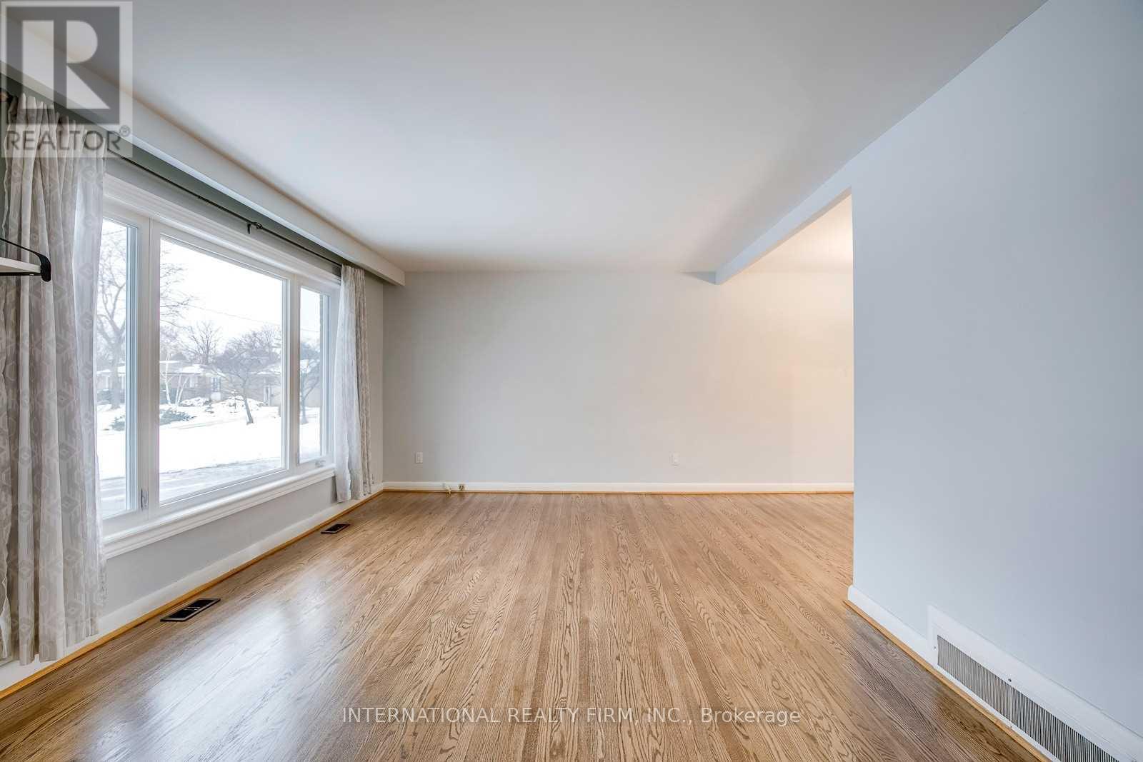1327 Sheldon Avenue, Oakville, Ontario  L6L 2P9 - Photo 5 - W13163316