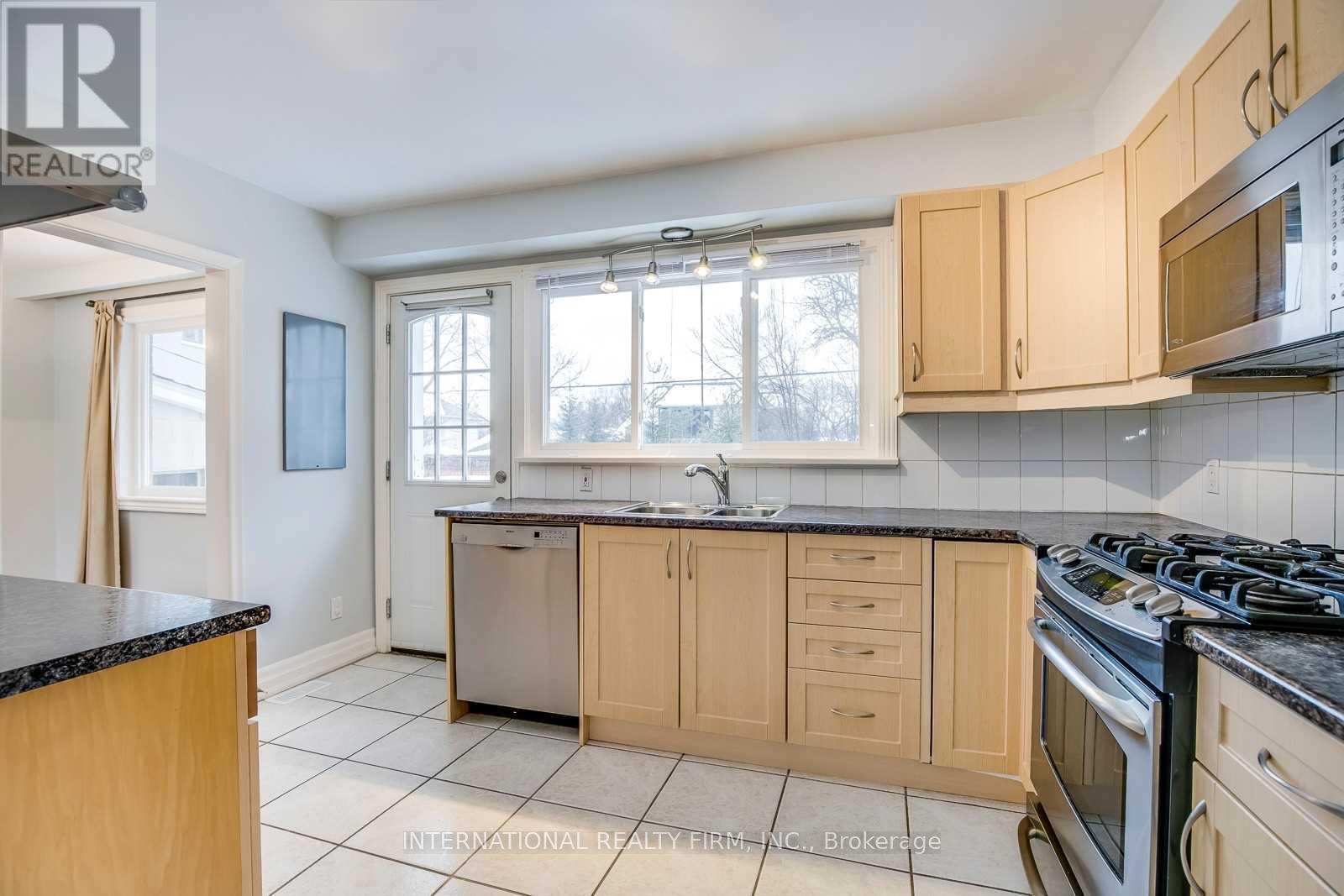 1327 Sheldon Avenue, Oakville, Ontario  L6L 2P9 - Photo 7 - W13163316