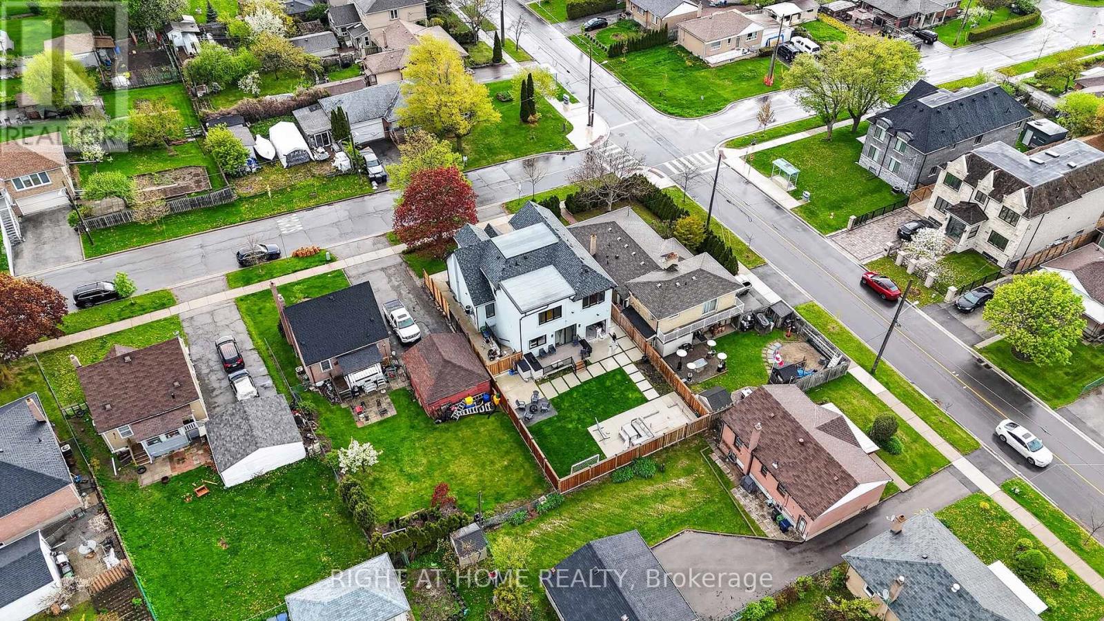 17 Exbury Road, Toronto, Ontario  M3M 1P6 - Photo 2 - W13163320