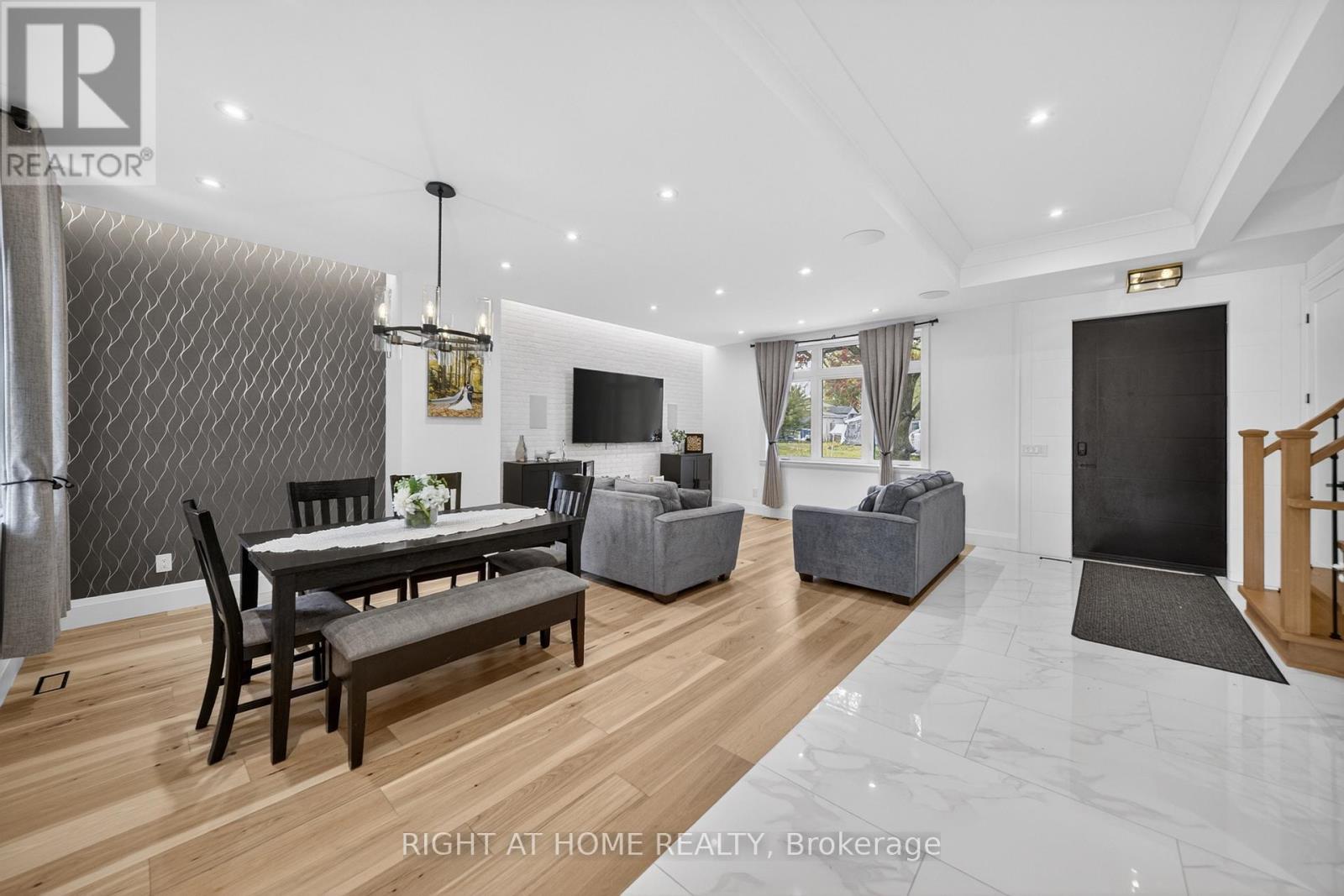 17 Exbury Road, Toronto, Ontario  M3M 1P6 - Photo 3 - W13163320