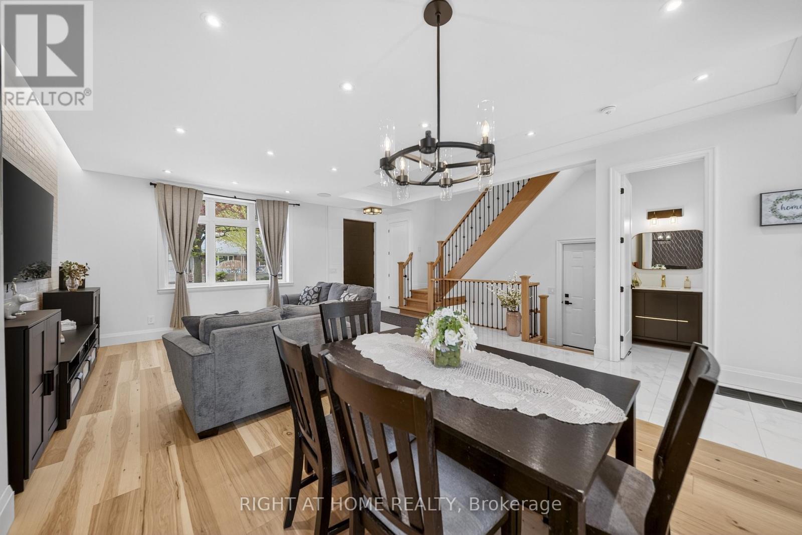 17 Exbury Road, Toronto, Ontario  M3M 1P6 - Photo 7 - W13163320