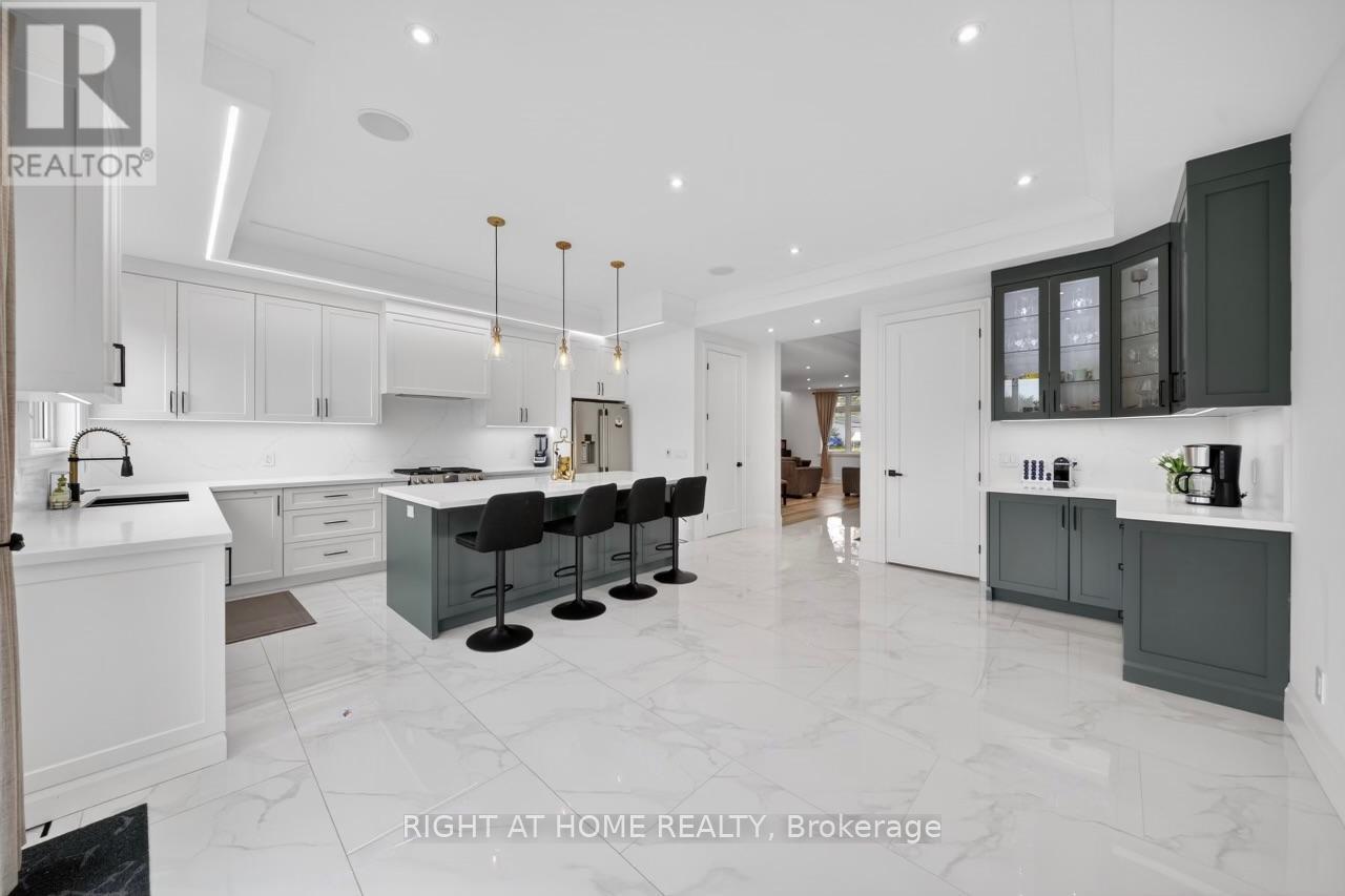 17 Exbury Road, Toronto, Ontario  M3M 1P6 - Photo 8 - W13163320
