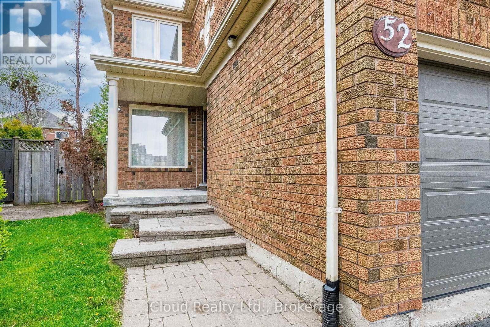 52 Buttercup Lane, Brampton, Ontario  L6R 1N1 - Photo 3 - W13163428