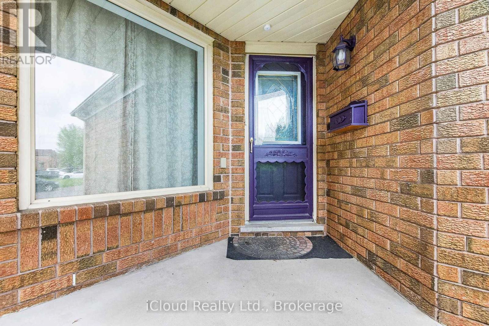 52 Buttercup Lane, Brampton, Ontario  L6R 1N1 - Photo 4 - W13163428