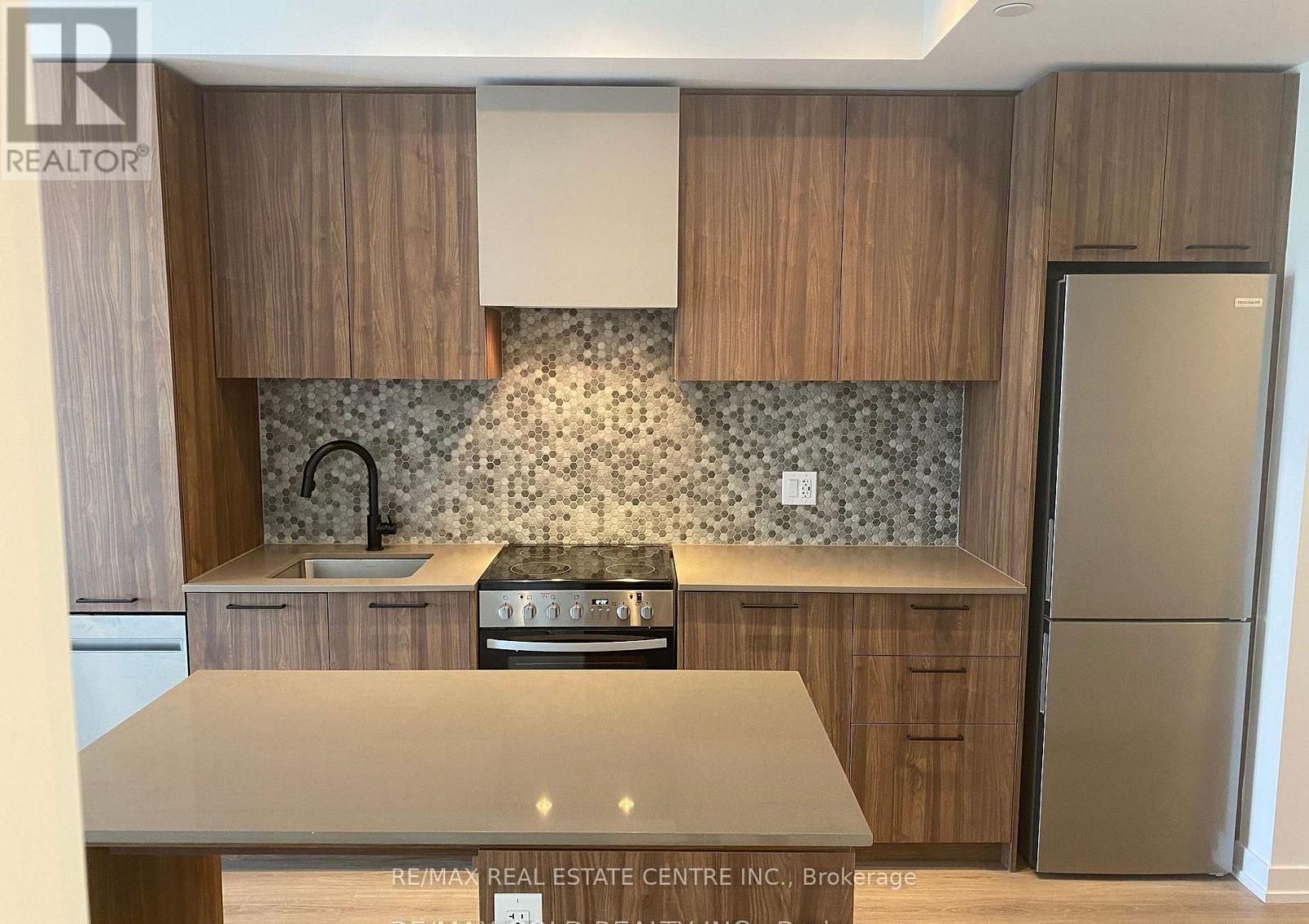 501 - 10 Lagerfeld Drive, Brampton, Ontario  L7A 5L5 - Photo 3 - W13163450