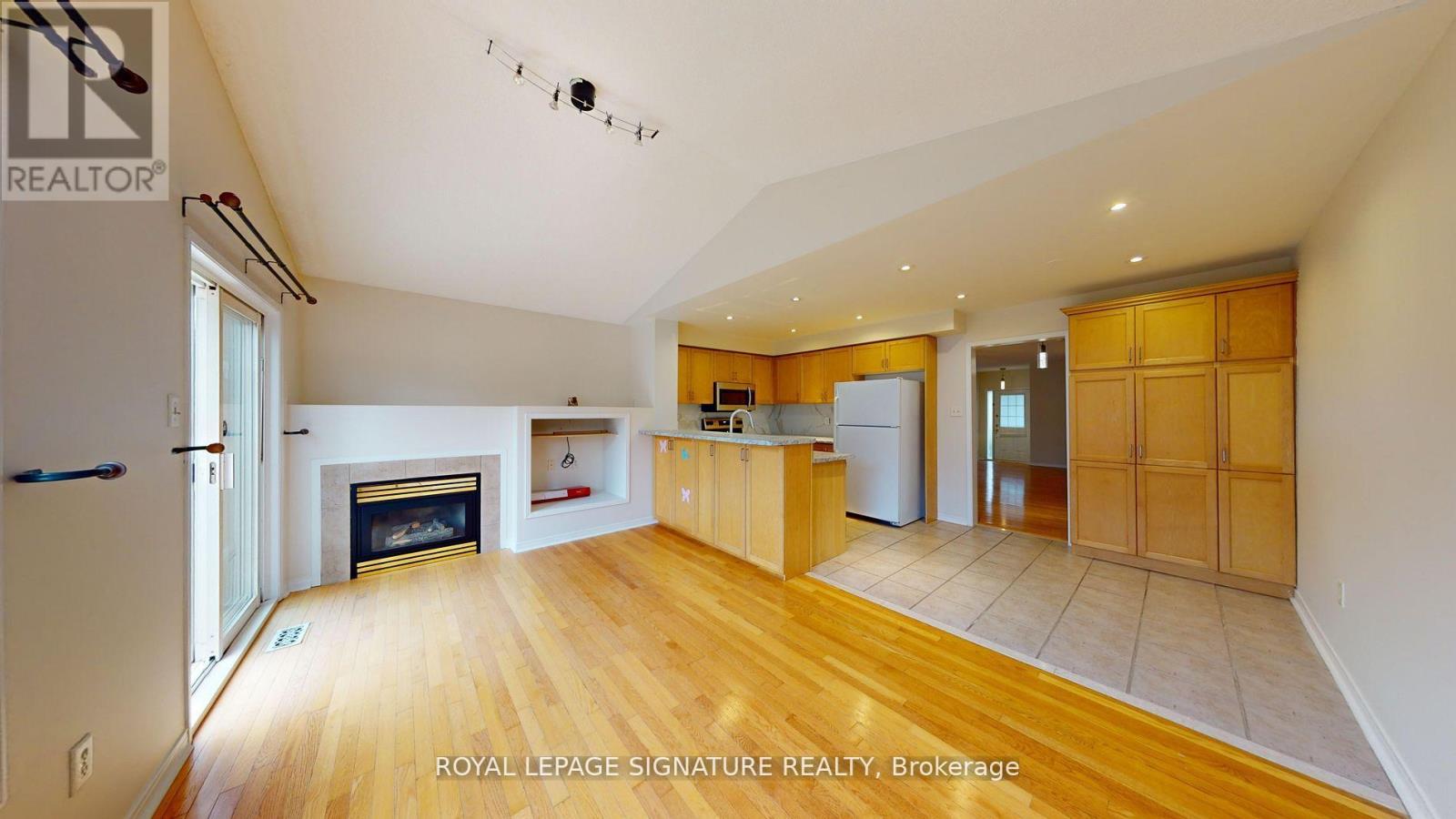 3373 Mcdowell Drive, Mississauga, Ontario  L5M 6R8 - Photo 4 - W13163530