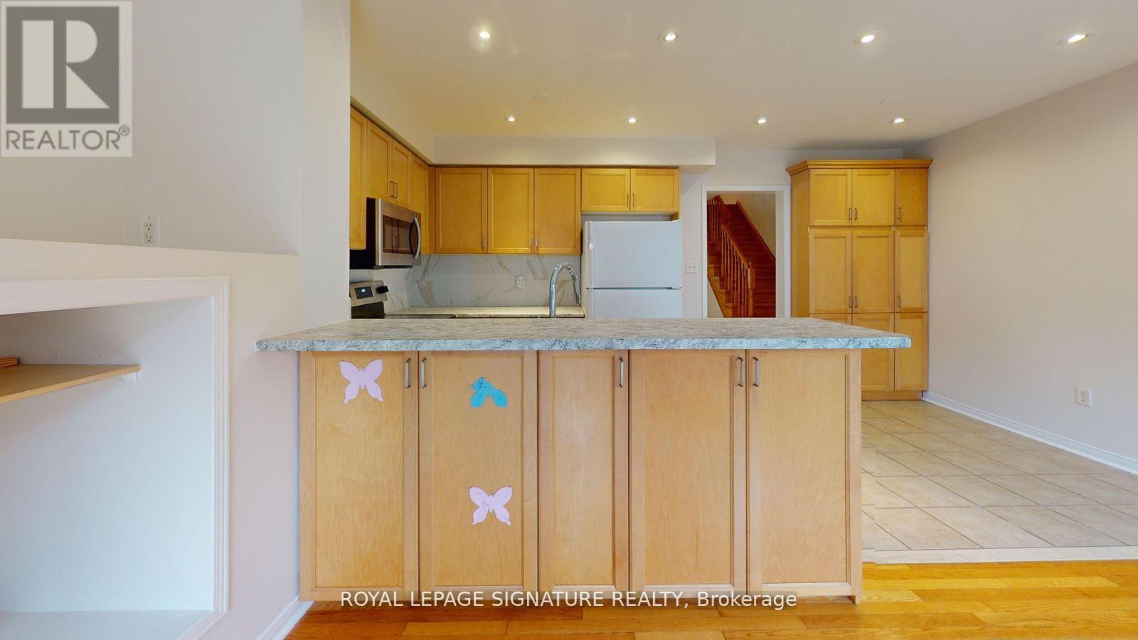 3373 Mcdowell Drive, Mississauga, Ontario  L5M 6R8 - Photo 5 - W13163530