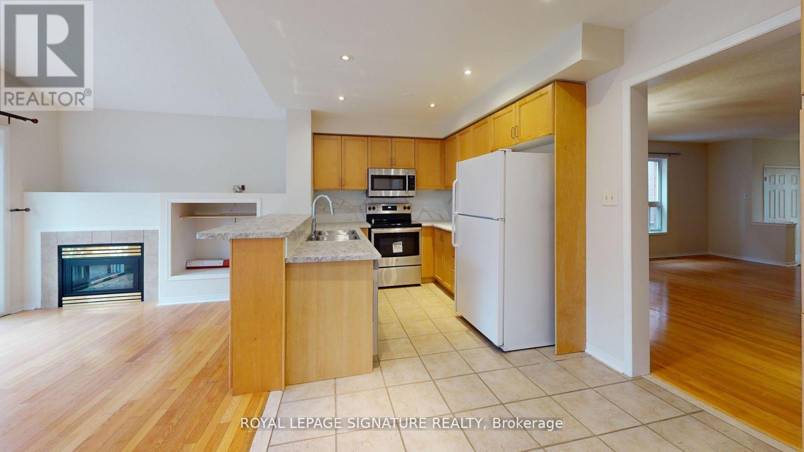 3373 Mcdowell Drive, Mississauga, Ontario  L5M 6R8 - Photo 8 - W13163530