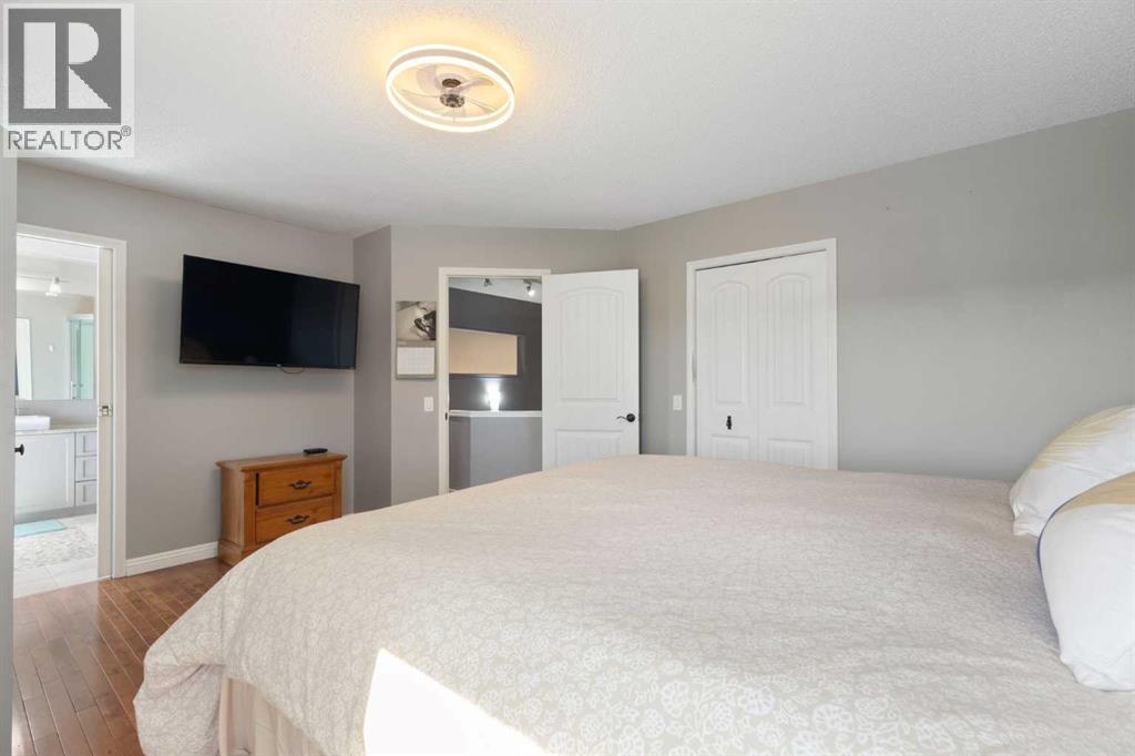 1030 Mckenzie Lake Bay SE, Calgary, Alberta  T2Z 2J1 - Photo 17 - A2309057
