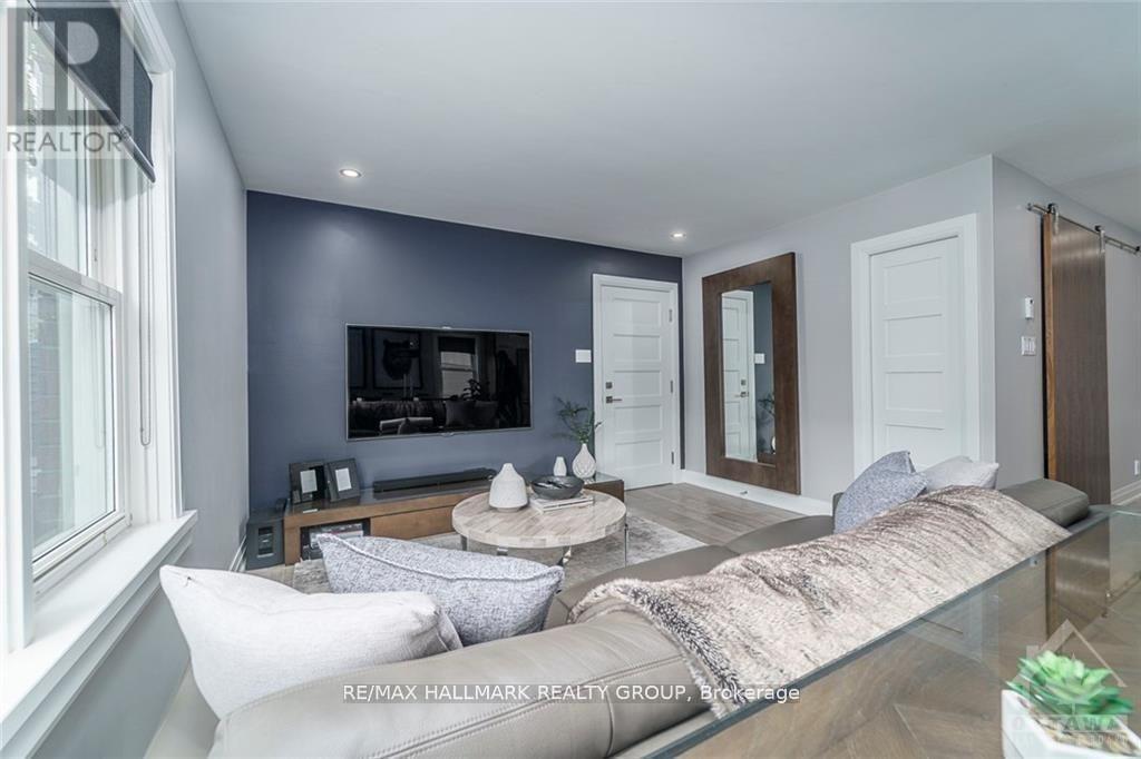 2 - 354 Tweedsmuir Avenue, Ottawa, Ontario  K1Z 5N4 - Photo 4 - X13163554