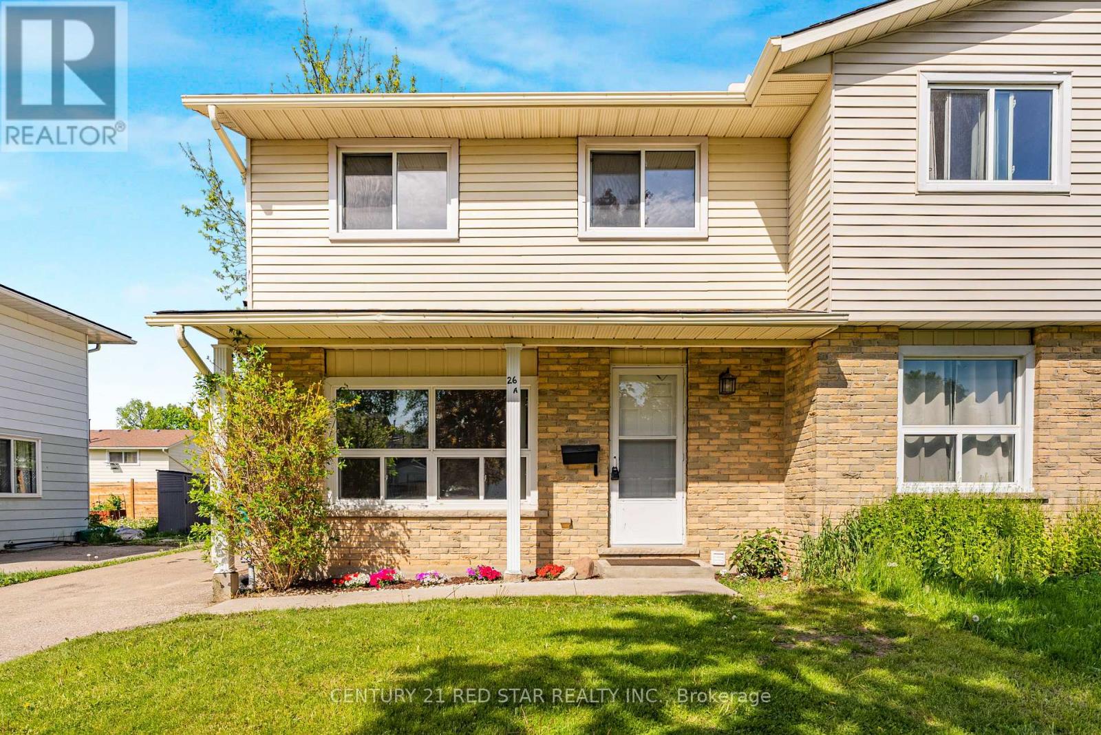 26a Helene Crescent, Waterloo, Ontario  N2L 5E5 - Photo 2 - X13163194