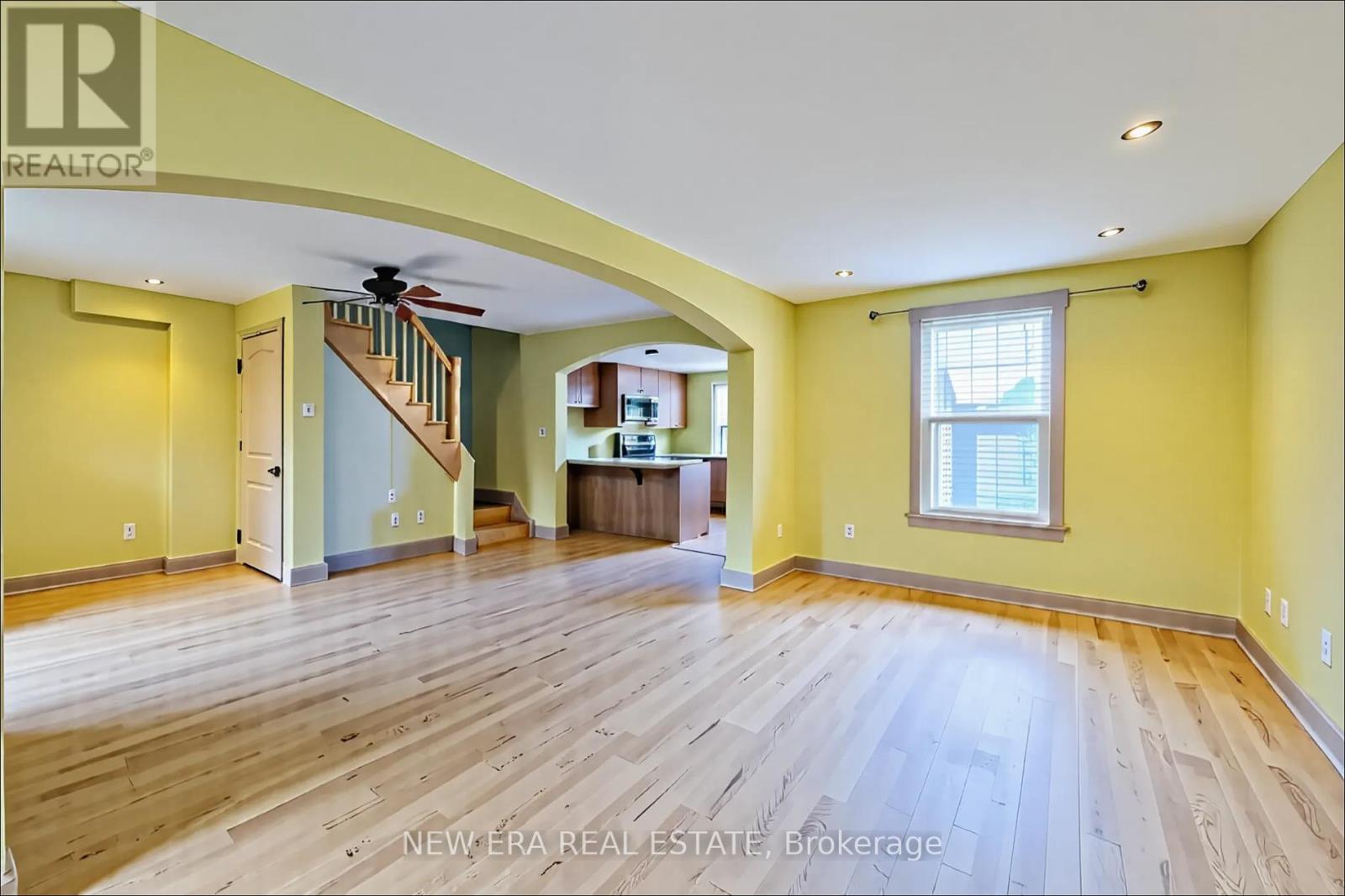 16 Welland Street S, Thorold, Ontario  L2V 2B4 - Photo 4 - X13163460