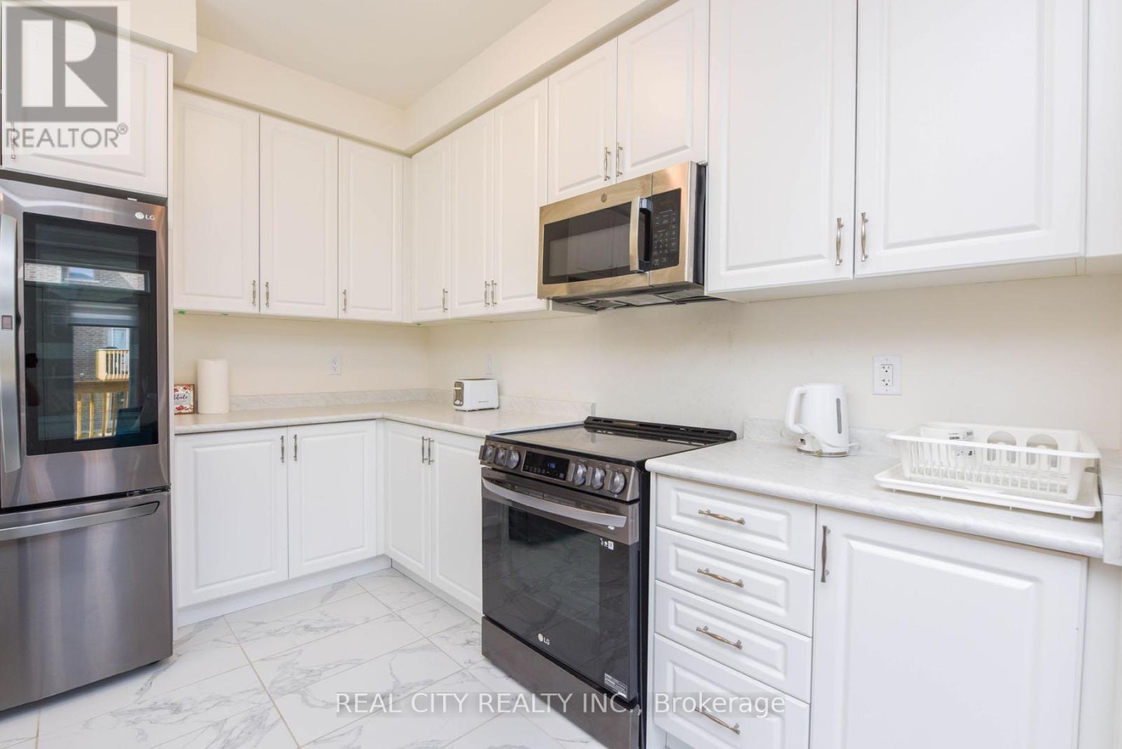 38 Silver Meadow Gdns Gardens N, Hamilton, Ontario  L8B 1Z4 - Photo 18 - X13163466