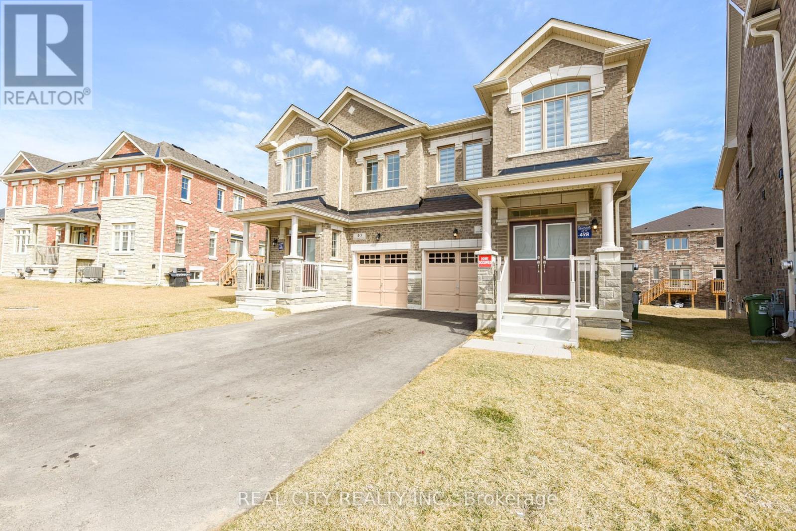 38 Silver Meadow Gdns Gardens N, Hamilton, Ontario  L8B 1Z4 - Photo 3 - X13163466