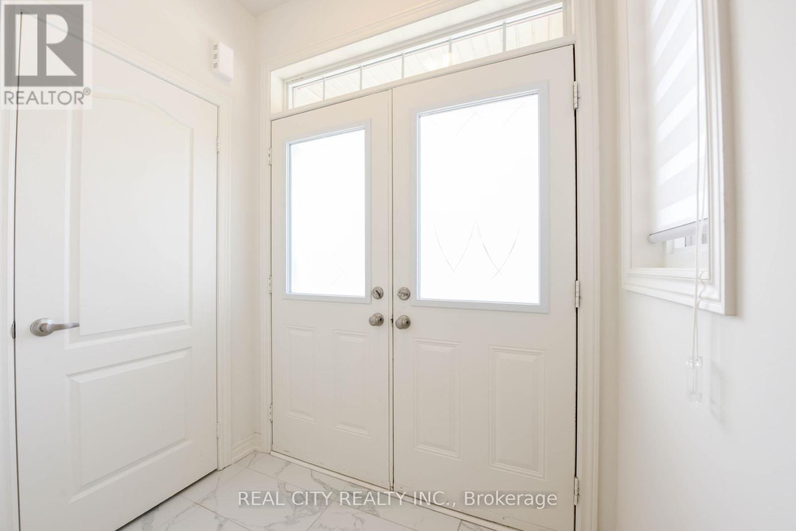 38 Silver Meadow Gdns Gardens N, Hamilton, Ontario  L8B 1Z4 - Photo 5 - X13163466