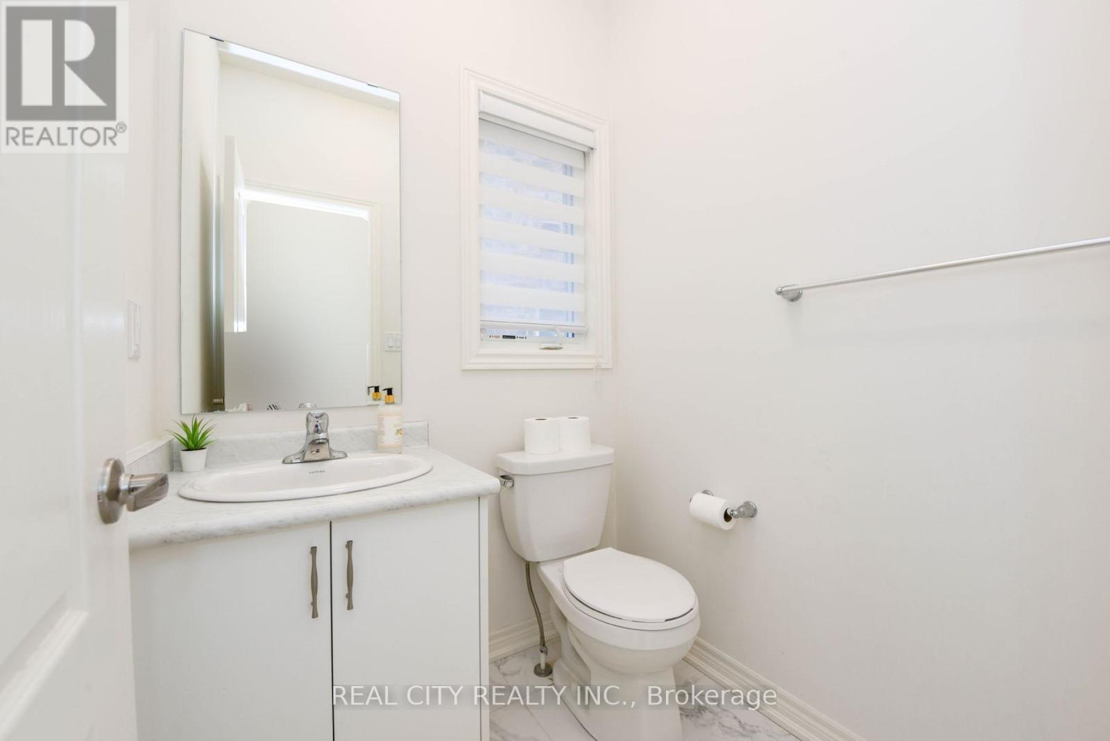 38 Silver Meadow Gdns Gardens N, Hamilton, Ontario  L8B 1Z4 - Photo 9 - X13163466