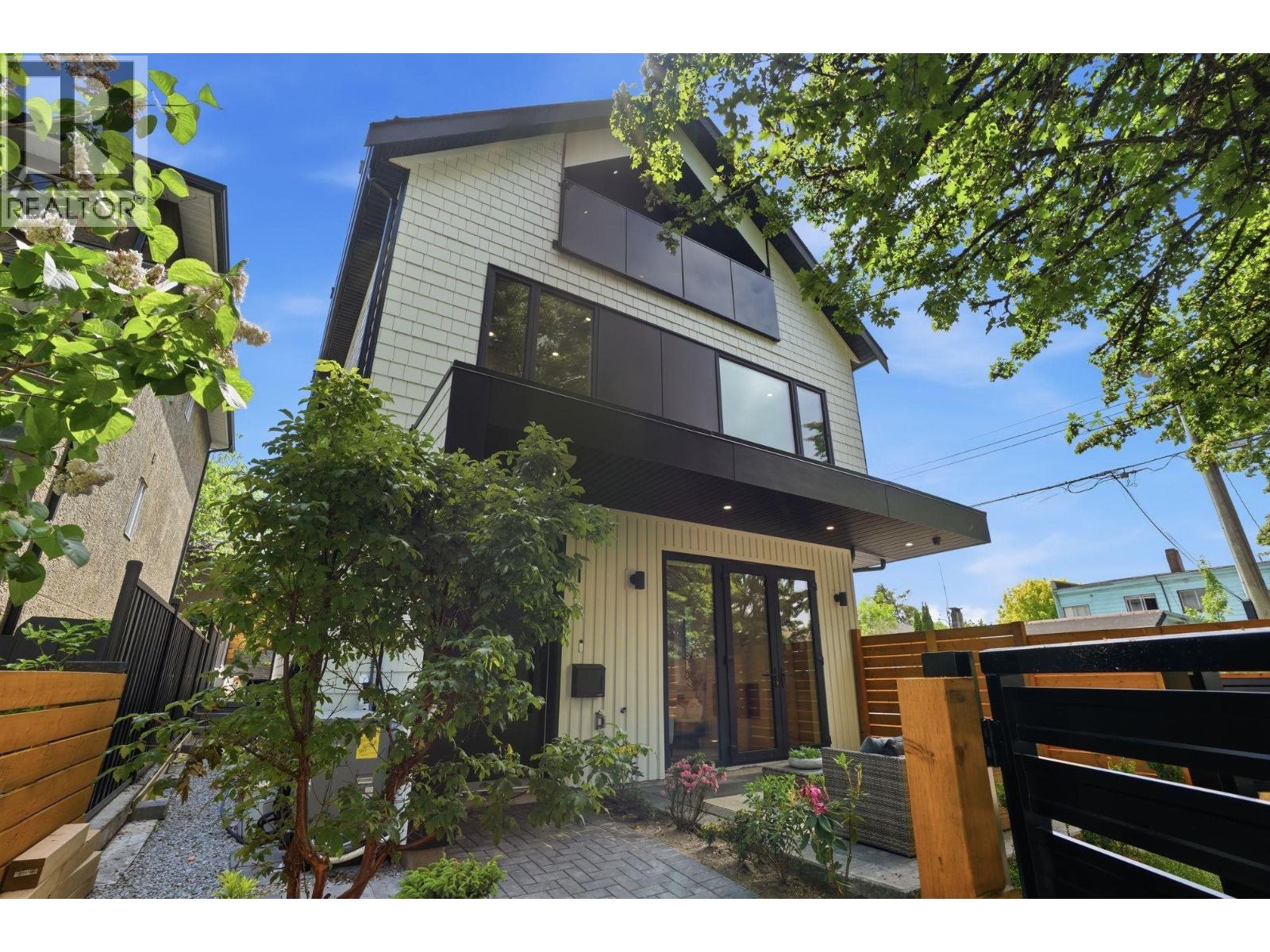 1 2438 E 20TH AVENUE, Vancouver