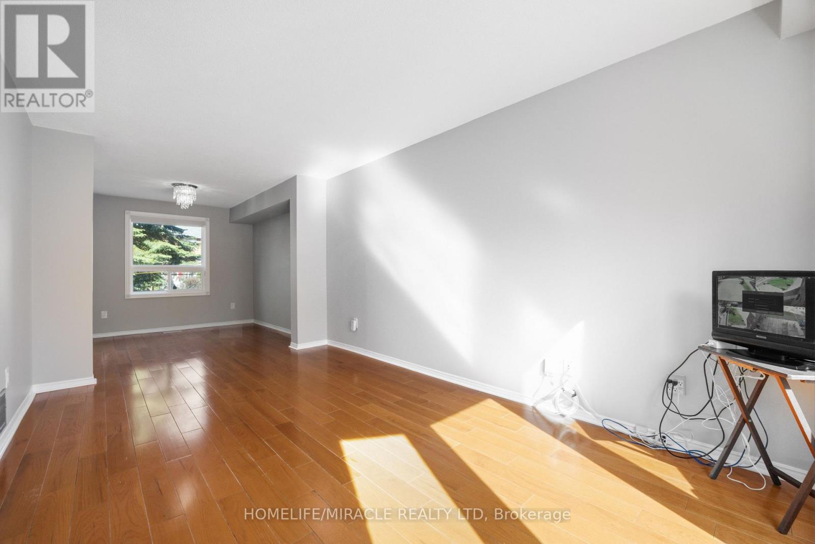 8 Lansbury Drive, Toronto, Ontario M1V 3H6 - Photo 7 - E13087384