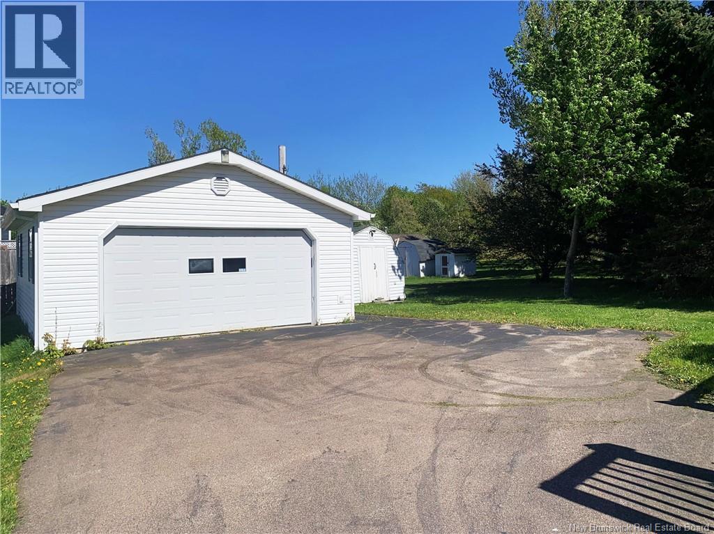 10 King Street, Shediac, New Brunswick  E4P 1X9 - Photo 2 - NB140130