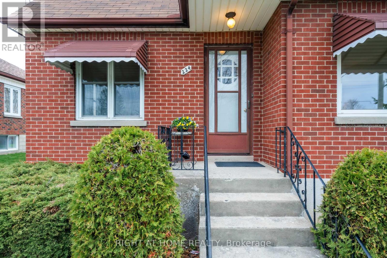2ND FLOOR - 224 COLLEGE AVENUE