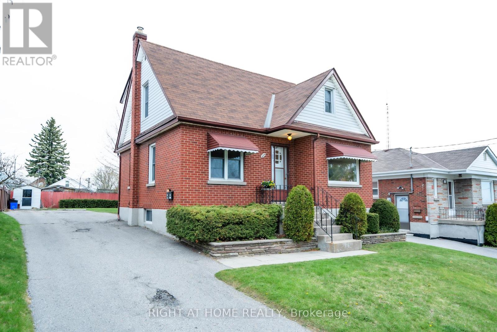 2nd Floor - 224 College Avenue, Oshawa, Ontario  L1J 1R7 - Photo 2 - E13163558