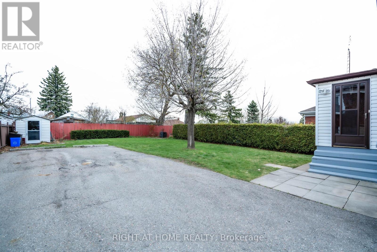 2nd Floor - 224 College Avenue, Oshawa, Ontario  L1J 1R7 - Photo 3 - E13163558