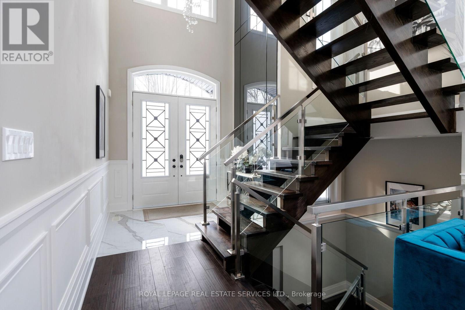 175 Burloak Drive W, Oakville, Ontario  L6L 6E6 - Photo 4 - W13059838