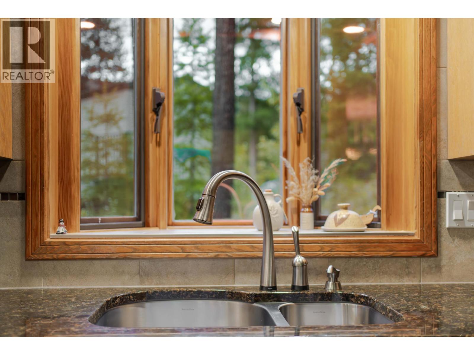 3023 Westside Road, Moyie, British Columbia V0B 2A0 - Photo 16 - 10388516