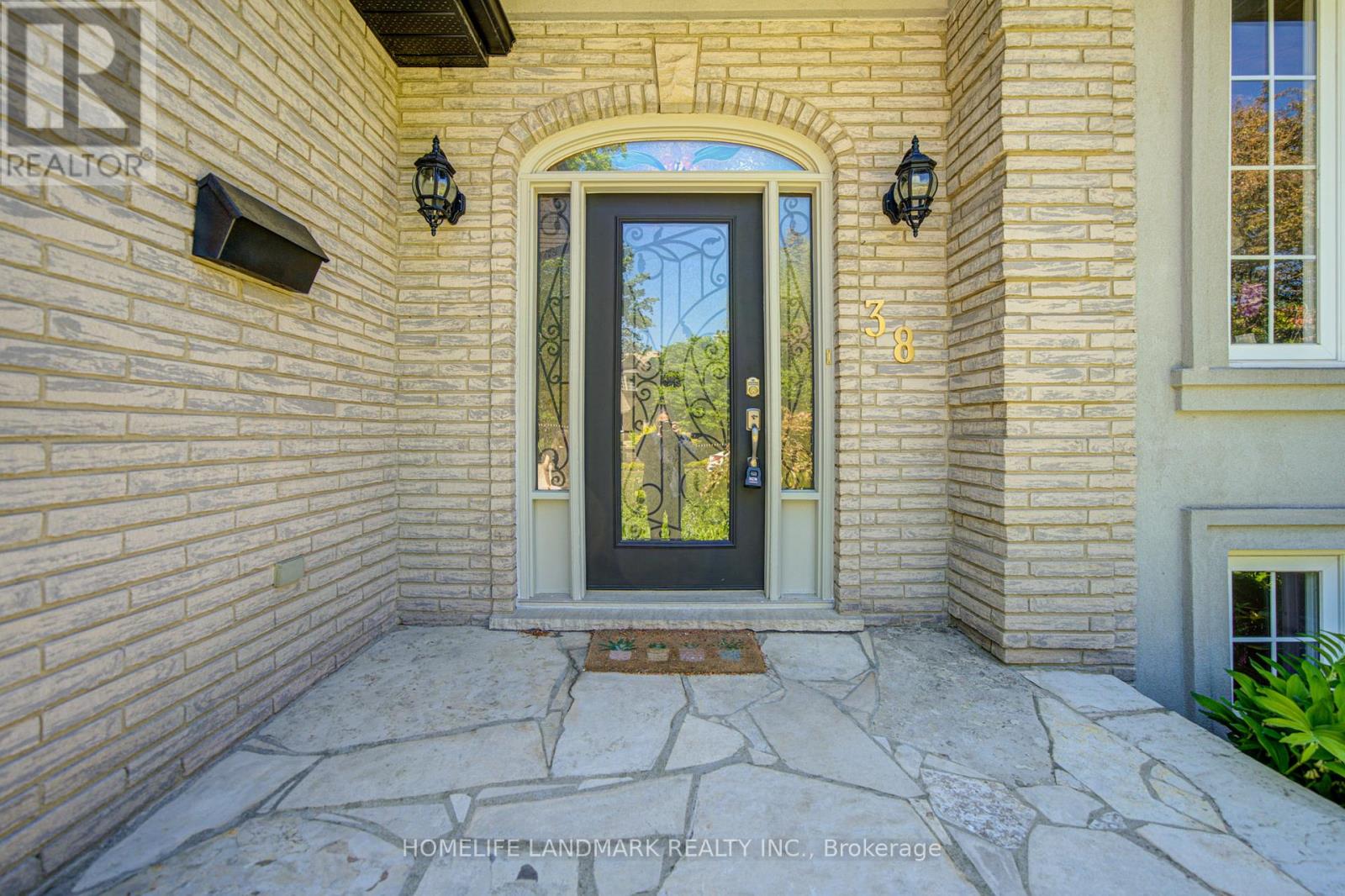 38 Balfour Drive, Hamilton, Ontario  L9C 7A6 - Photo 4 - X13159800