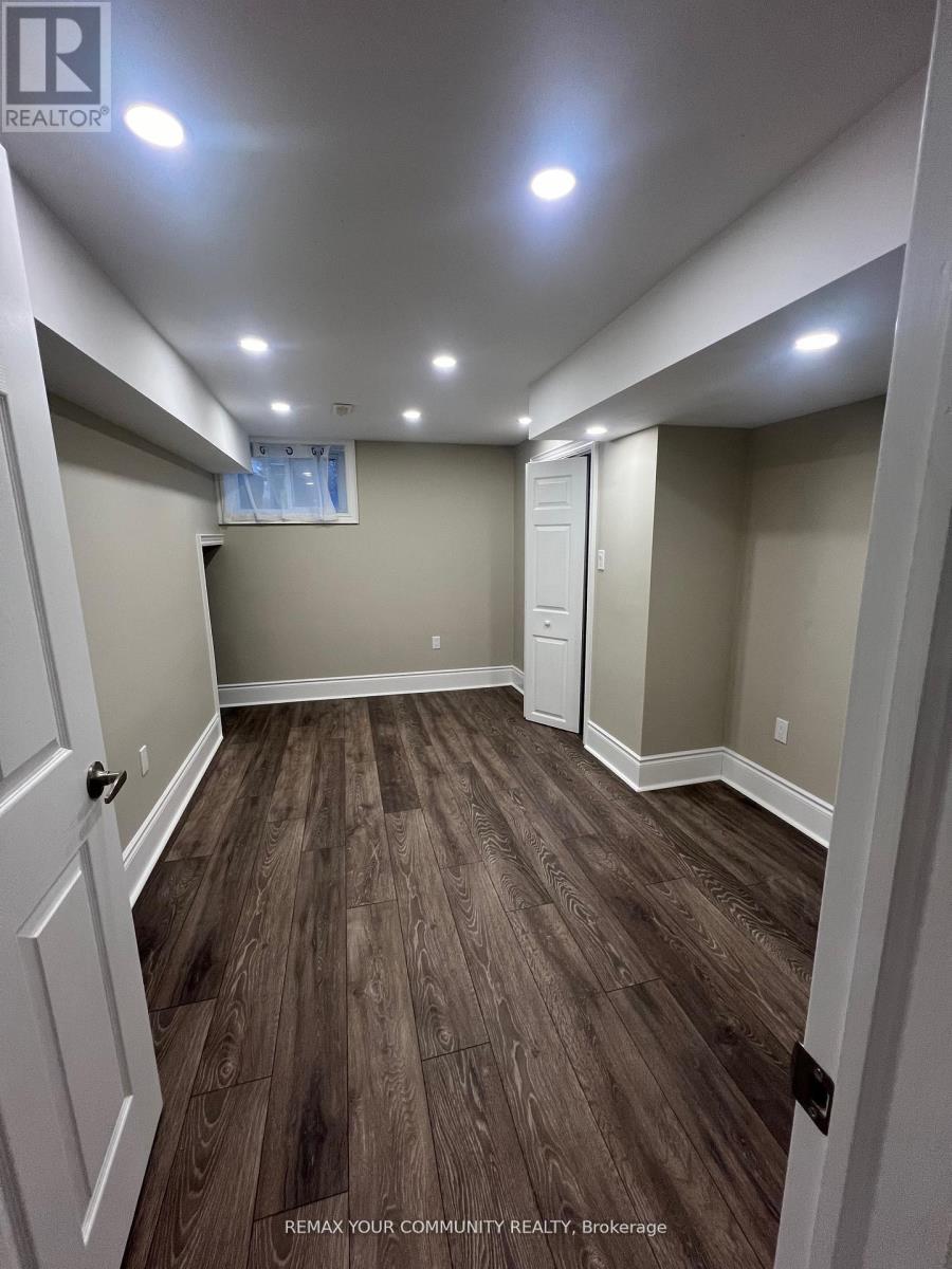 23 Irwin Avenue, Aurora, Ontario  L4G 3G1 - Photo 8 - N13163662