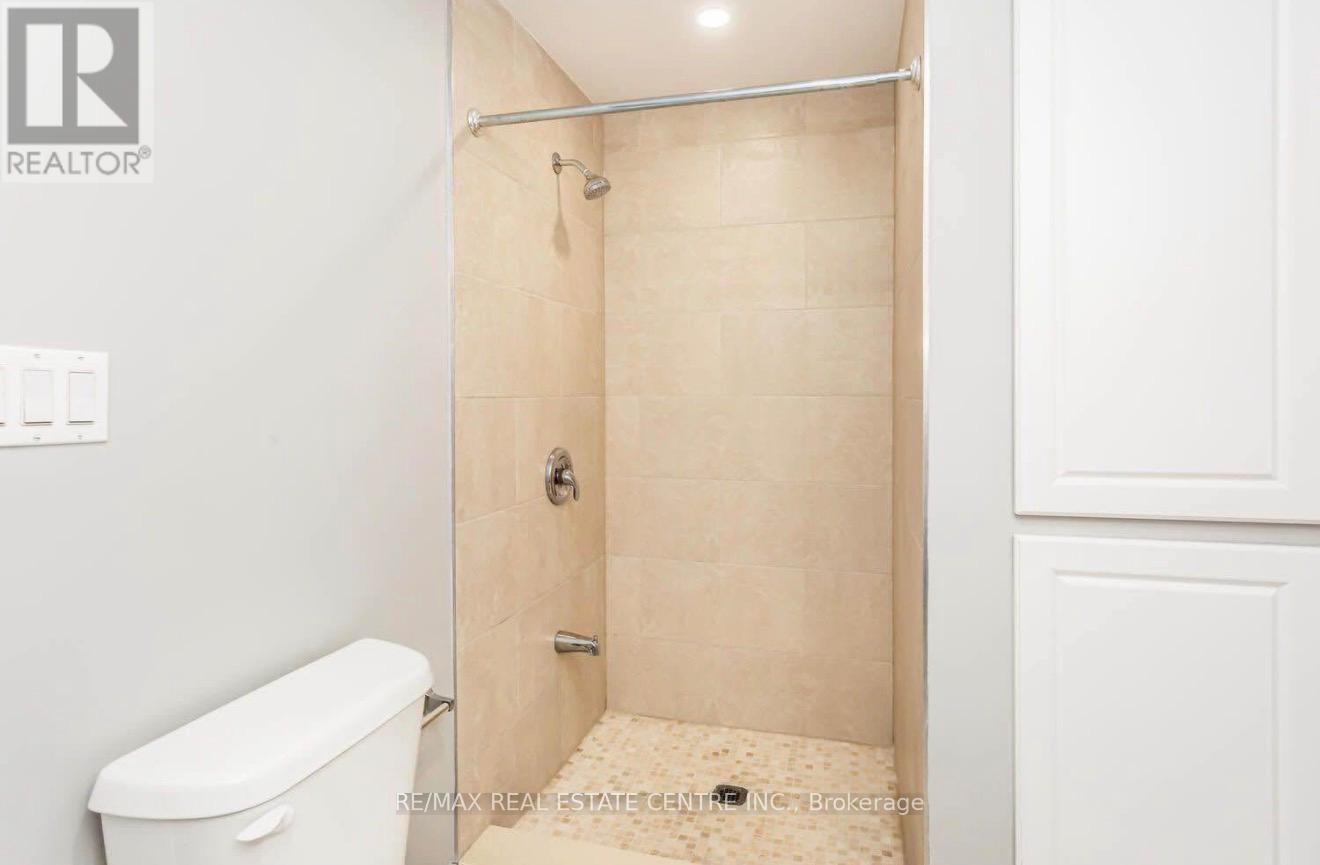 689 Ambroise Crescent, Milton, Ontario  L9T 0M4 - Photo 10 - W13163574
