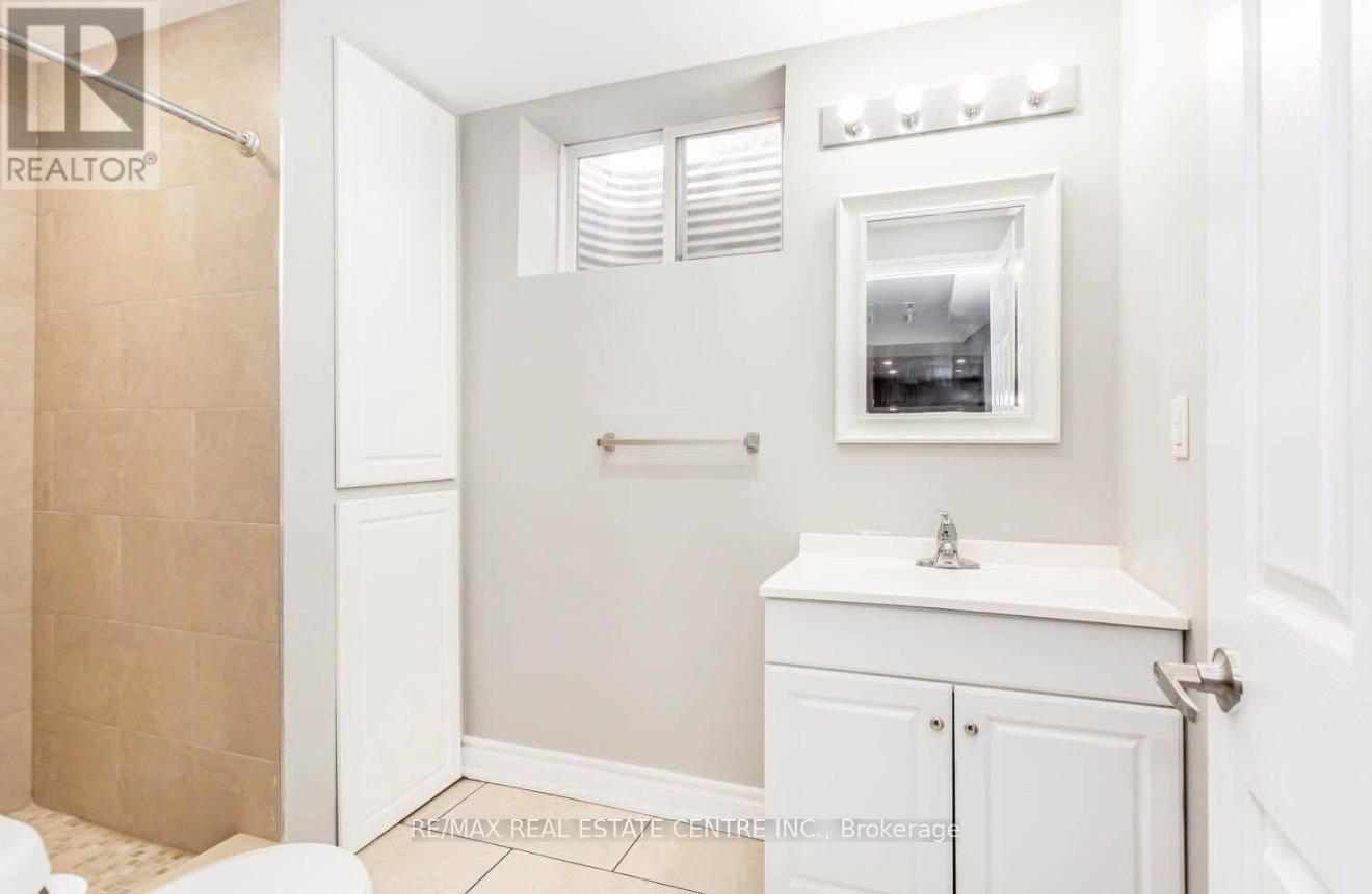 689 Ambroise Crescent, Milton, Ontario  L9T 0M4 - Photo 2 - W13163574