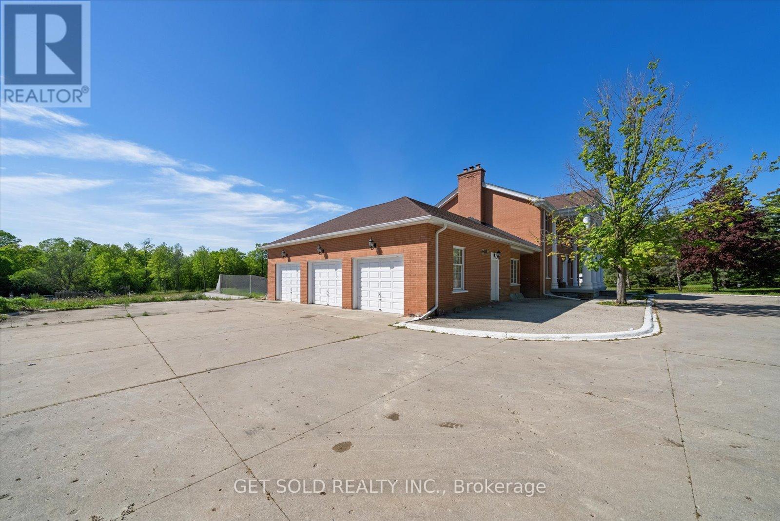 6 Bowman Avenue, Brampton (Toronto Gore Rural Estate), Ontario  L6P 0X5 - Photo 2 - W13163654