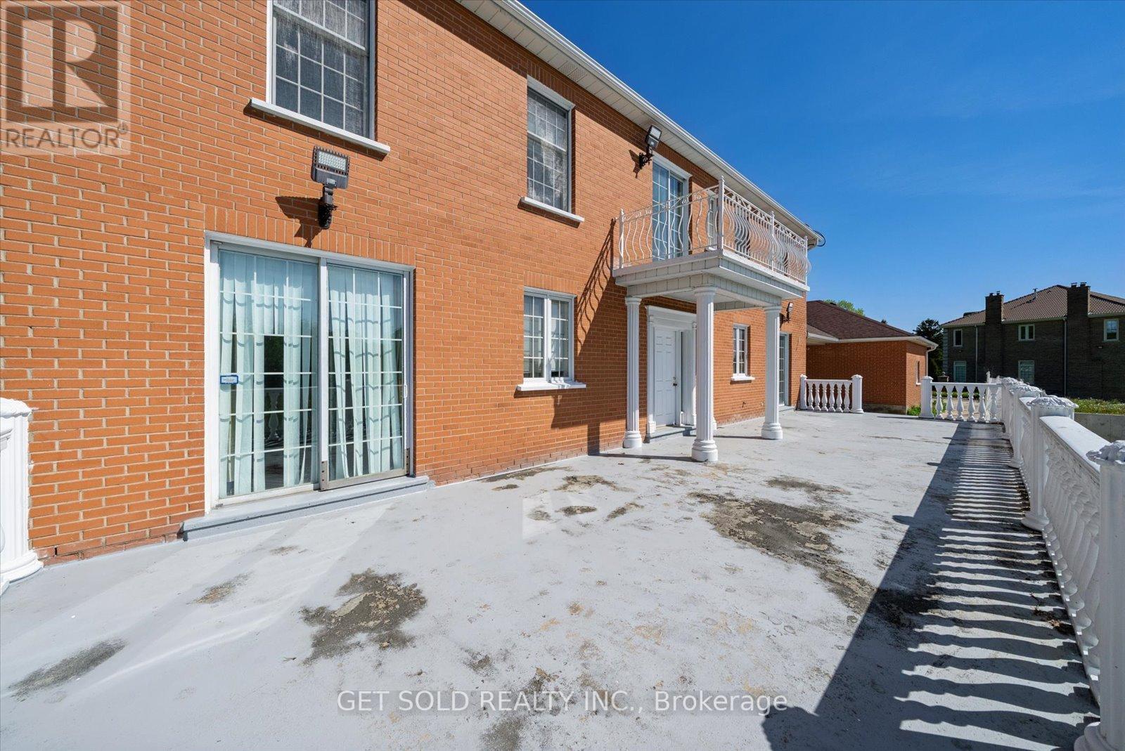 6 Bowman Avenue, Brampton (Toronto Gore Rural Estate), Ontario  L6P 0X5 - Photo 7 - W13163654