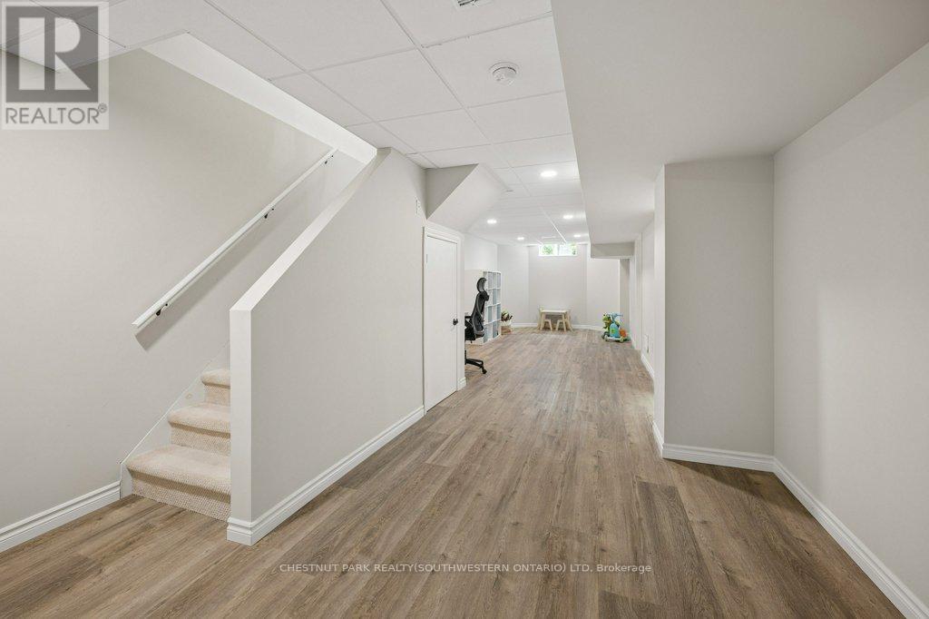 312 Sable Court, Waterloo, Ontario  N2K 3Z4 - Photo 33 - X13163546