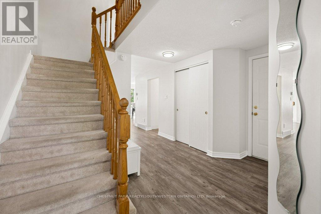 312 Sable Court, Waterloo, Ontario  N2K 3Z4 - Photo 6 - X13163546