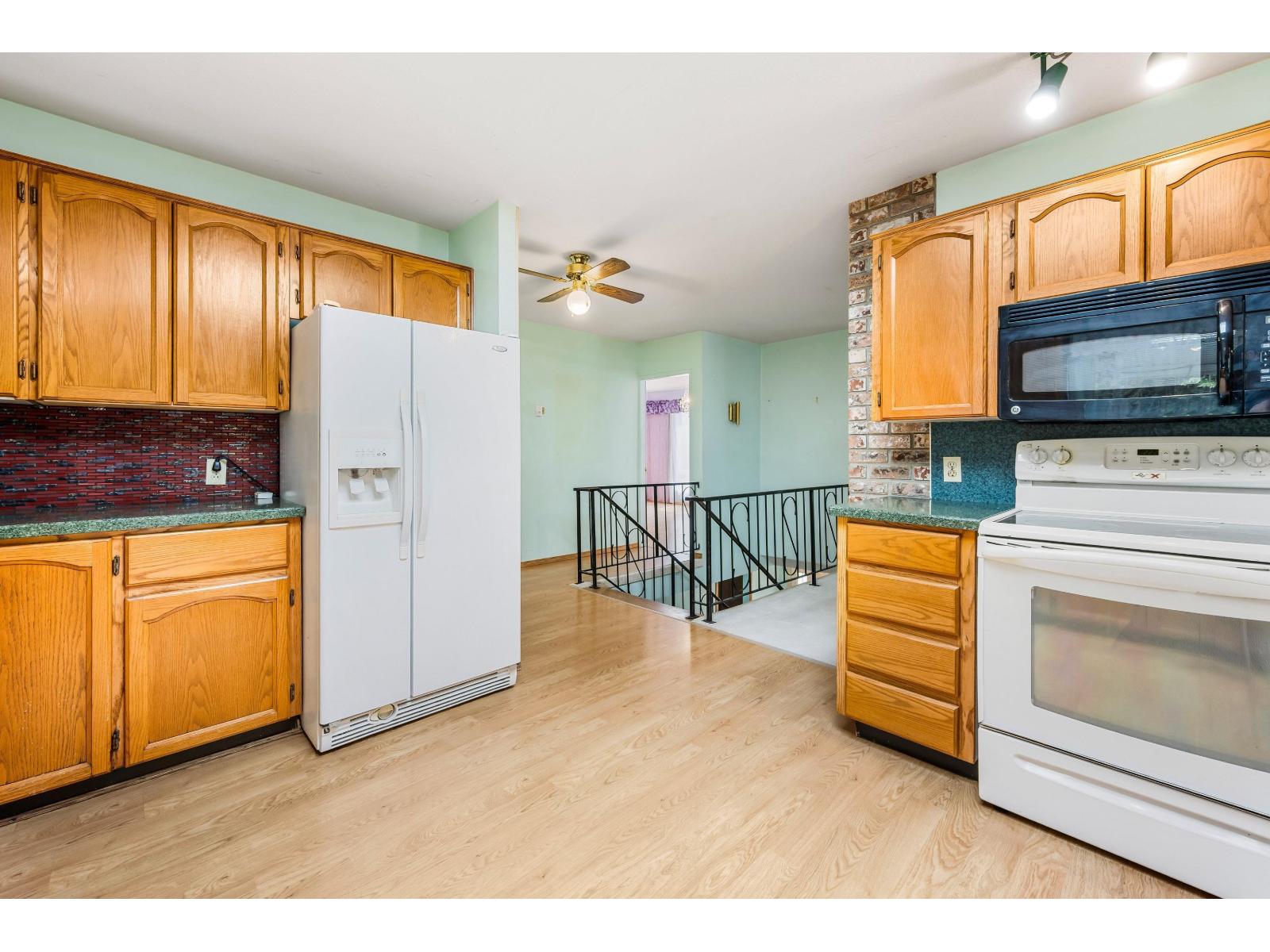 626 Mountain View Road, Cultus Lake North, Cultus Lake, British Columbia  V2R 4Z7 - Photo 10 - R3126784