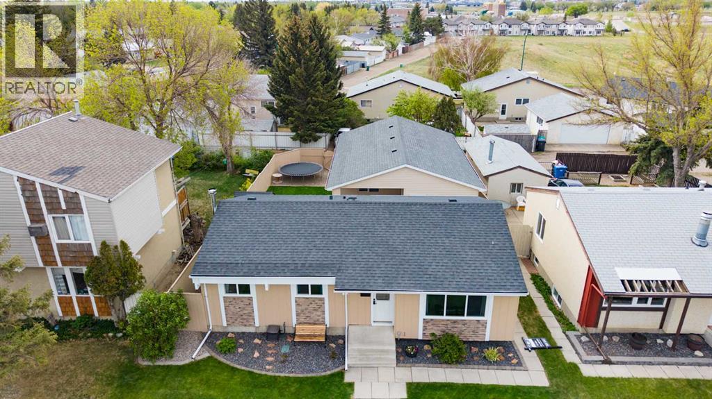 418 12 Avenue N, Lethbridge, Alberta  T1H 1P3 - Photo 2 - A2313876