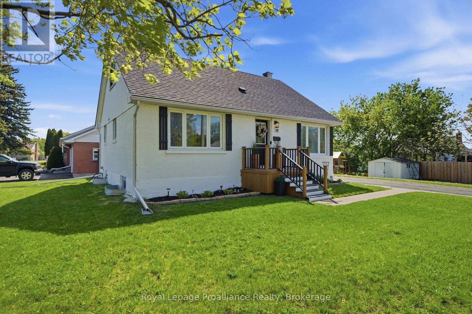 19 Coleman Drive, Quinte West, Ontario  K8V 3A5 - Photo 3 - X13163860