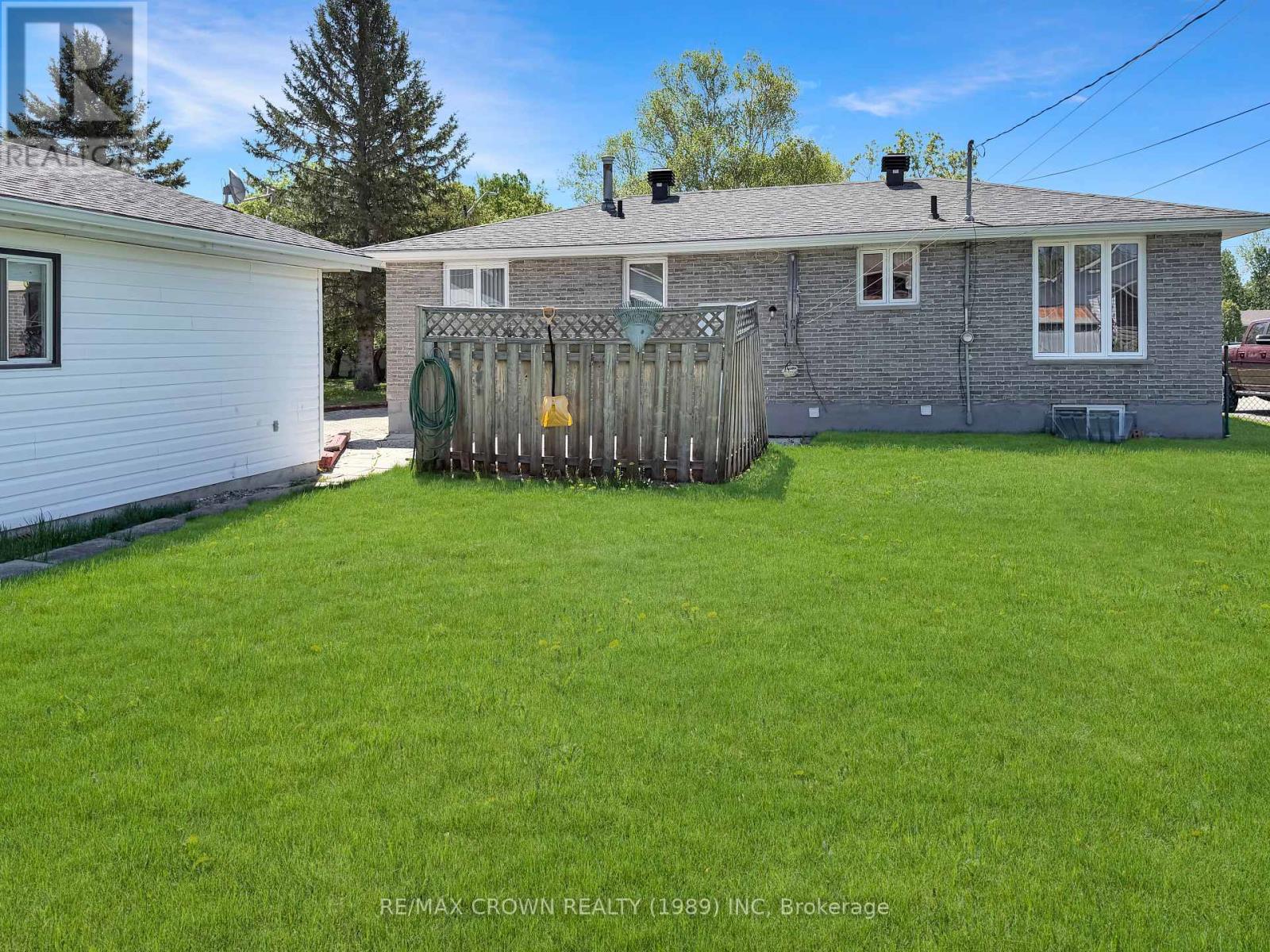 21 Clark Street, Kapuskasing, Ontario  P5N 1L3 - Photo 3 - T13163908