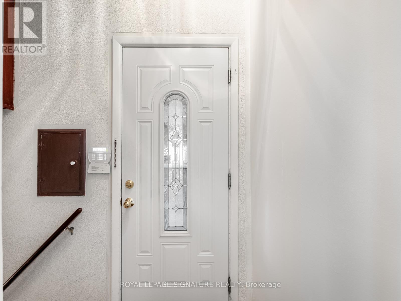 25 Stavely Avenue, Toronto, Ontario  M1K 4P2 - Photo 4 - E13126728