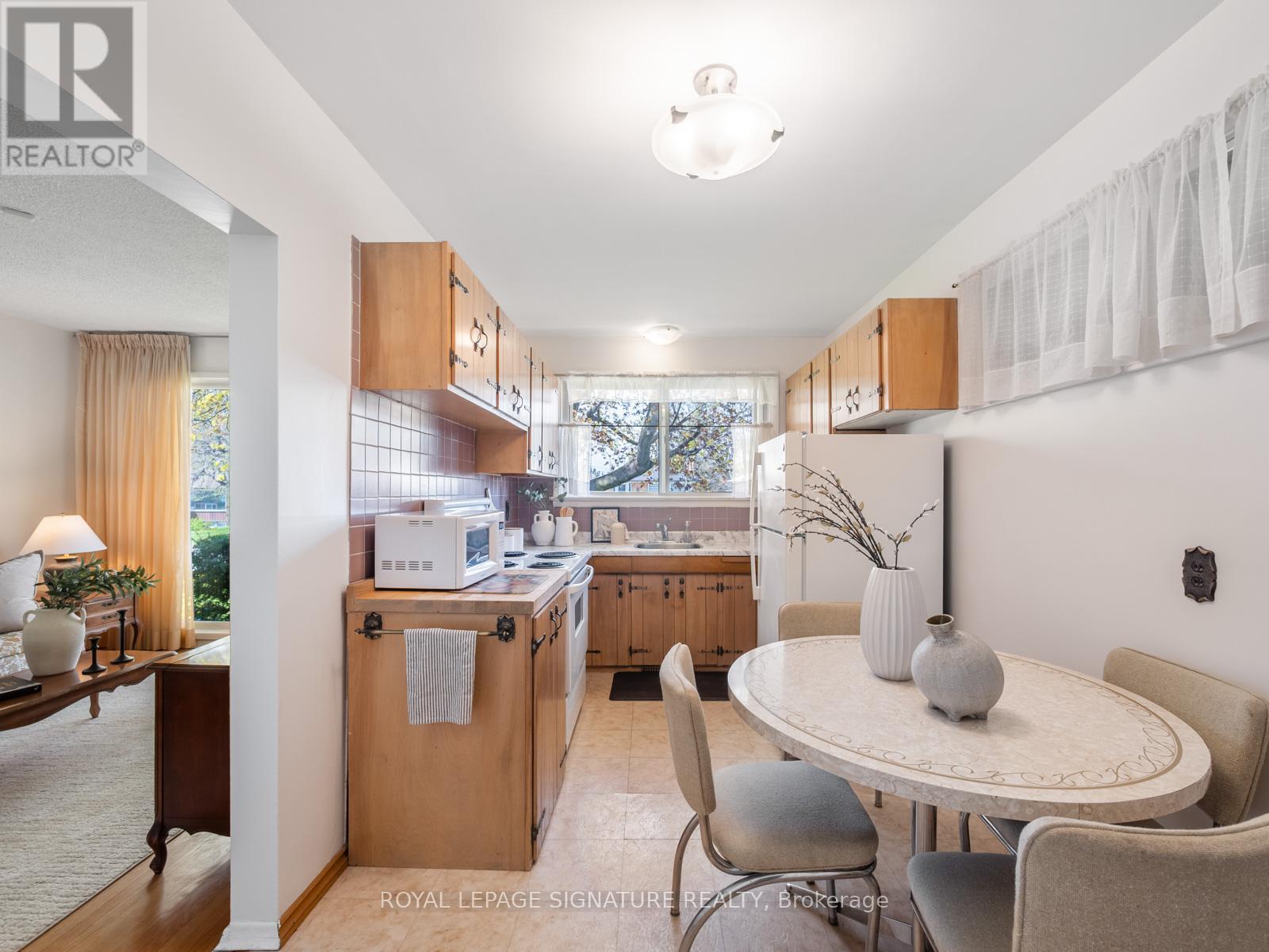 25 Stavely Avenue, Toronto, Ontario  M1K 4P2 - Photo 5 - E13126728