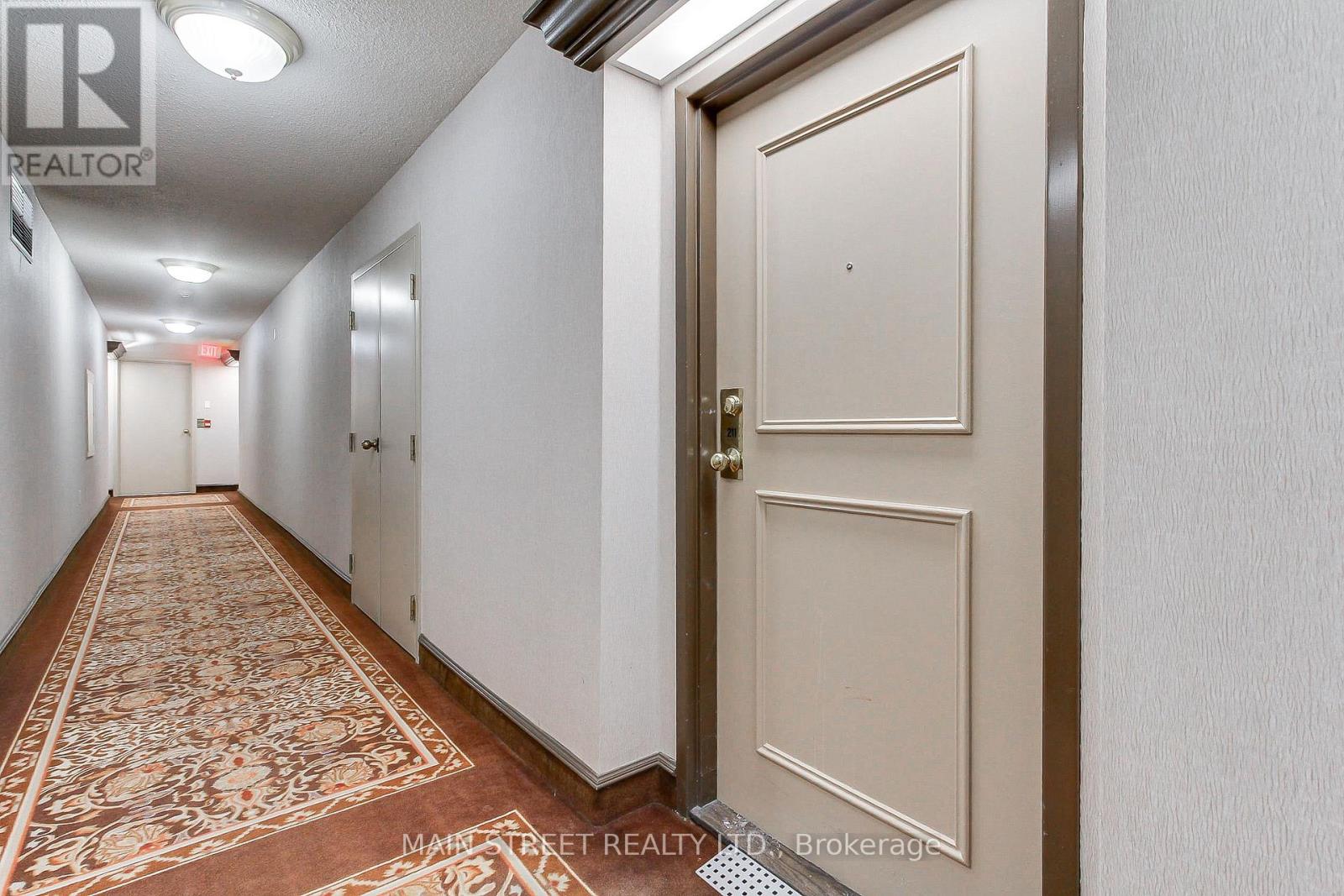 211 - 270 Davis Drive, Newmarket, Ontario  L3Y 8K2 - Photo 3 - N12829554