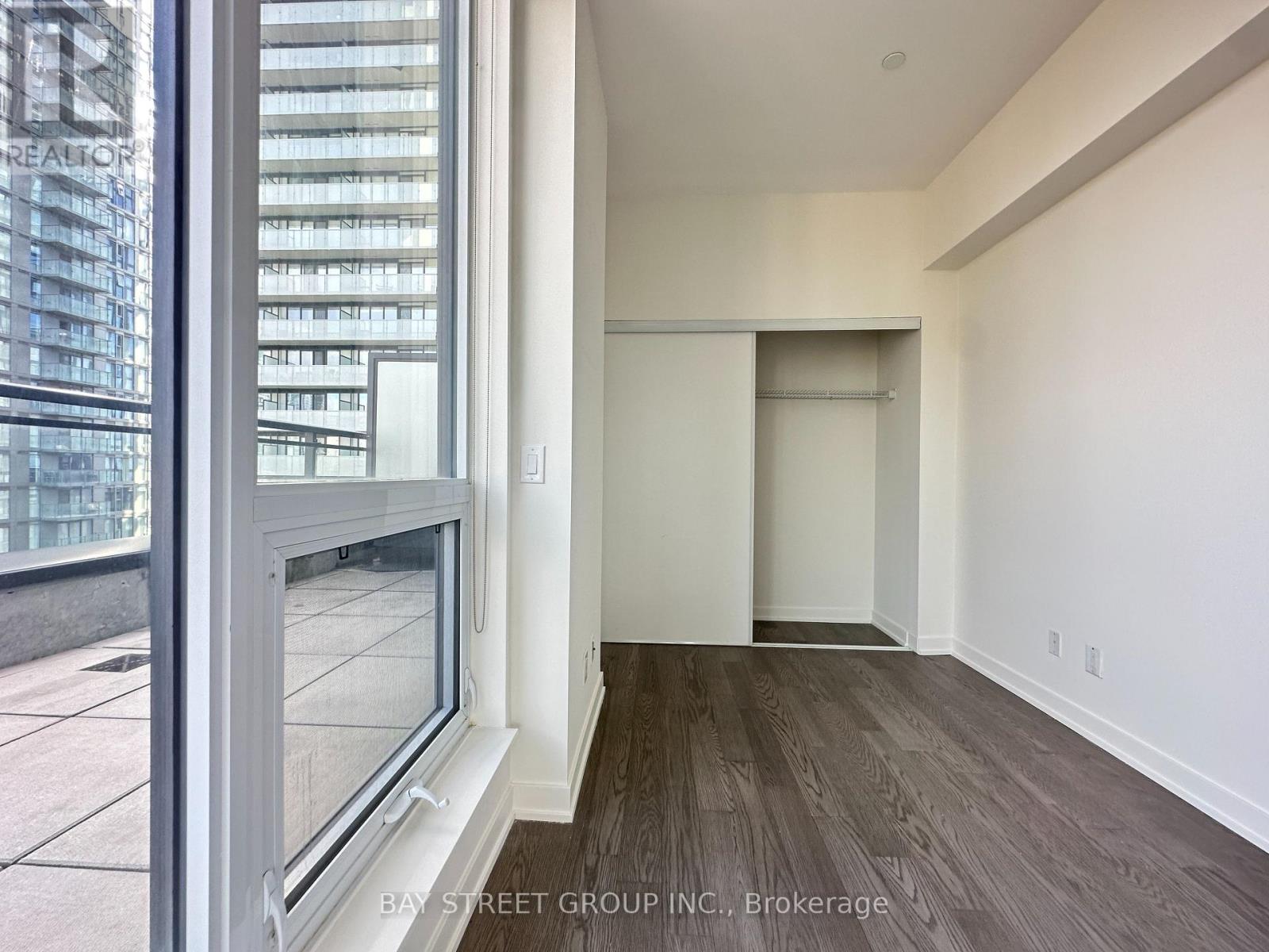 1703 - 17 Dundonald Street, Toronto, Ontario  M4Y 0E4 - Photo 4 - C13137570