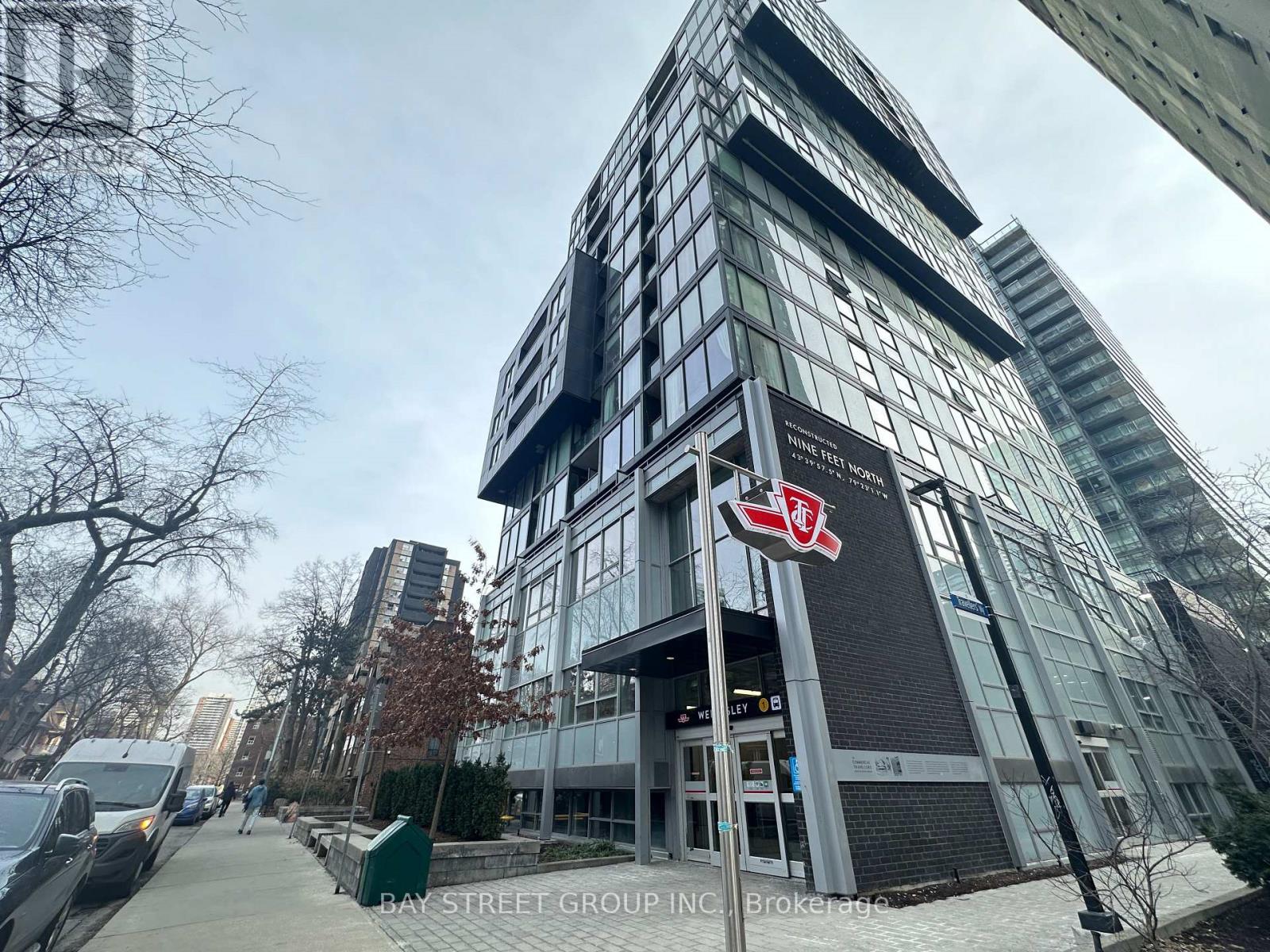 1703 - 17 Dundonald Street, Toronto, Ontario  M4Y 0E4 - Photo 2 - C13137570