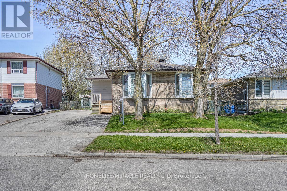40 Reigate Avenue, Brampton, Ontario  L6V 2E3 - Photo 2 - W13075390